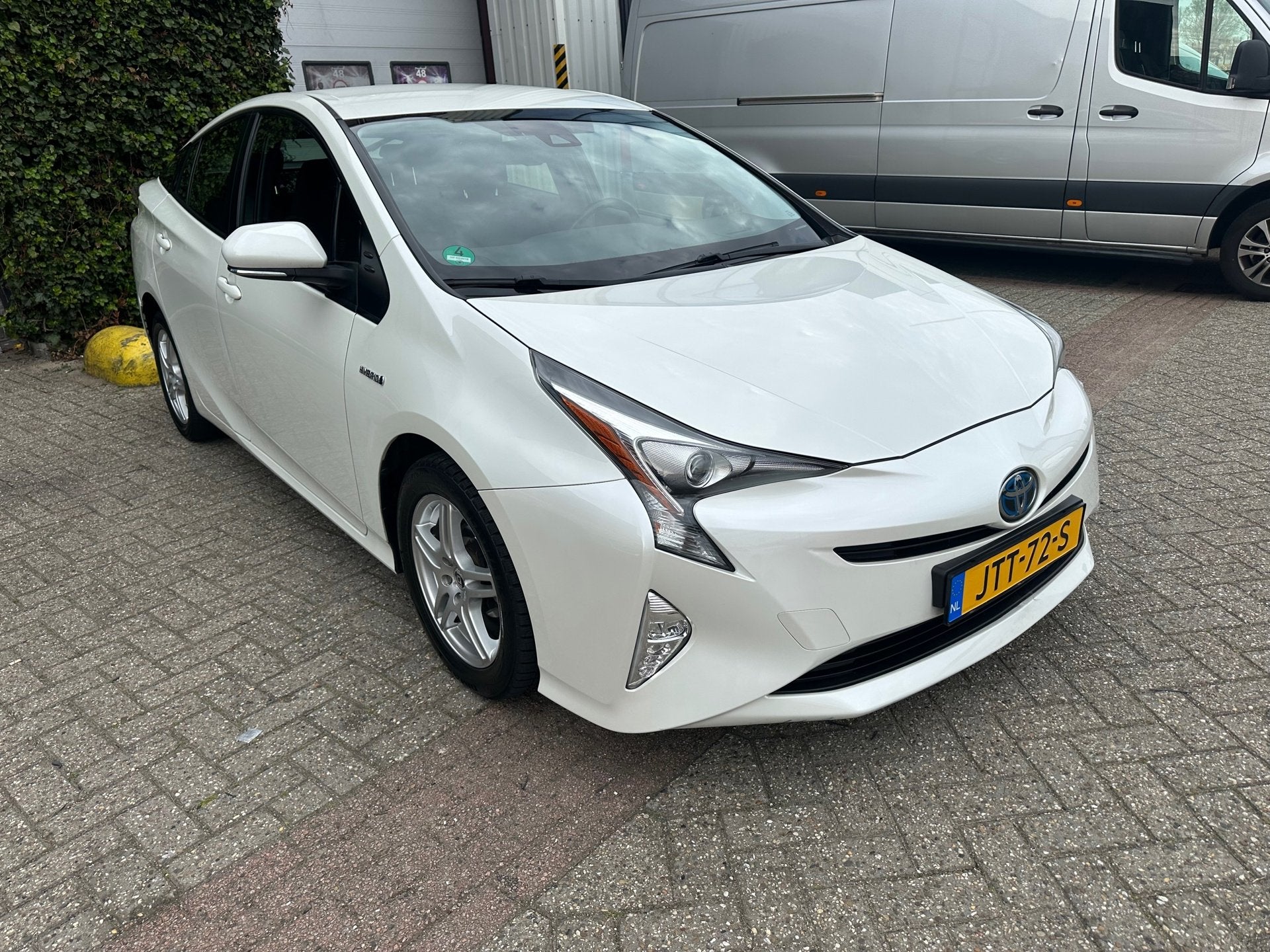 Toyota Prius 1.8 Dynamic, Euro 6, Wit, 98 pk, Hybride Elektrisch/Benzine