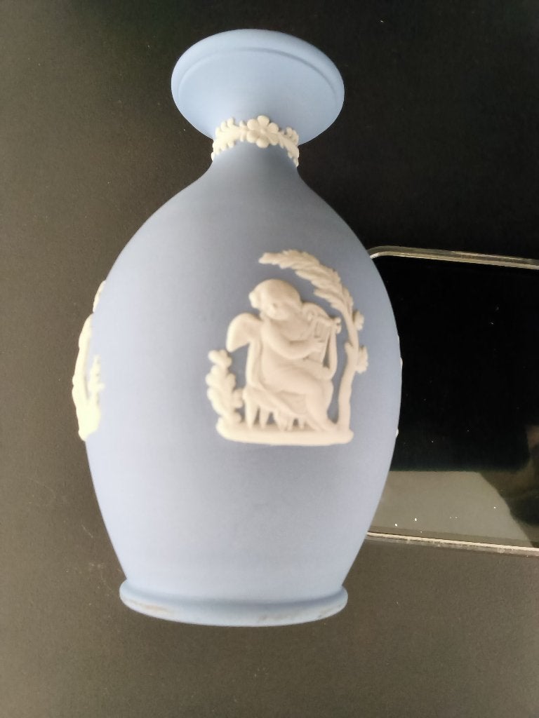 Wedgewood vaasje blauw, Ophalen, Zo goed als nieuw