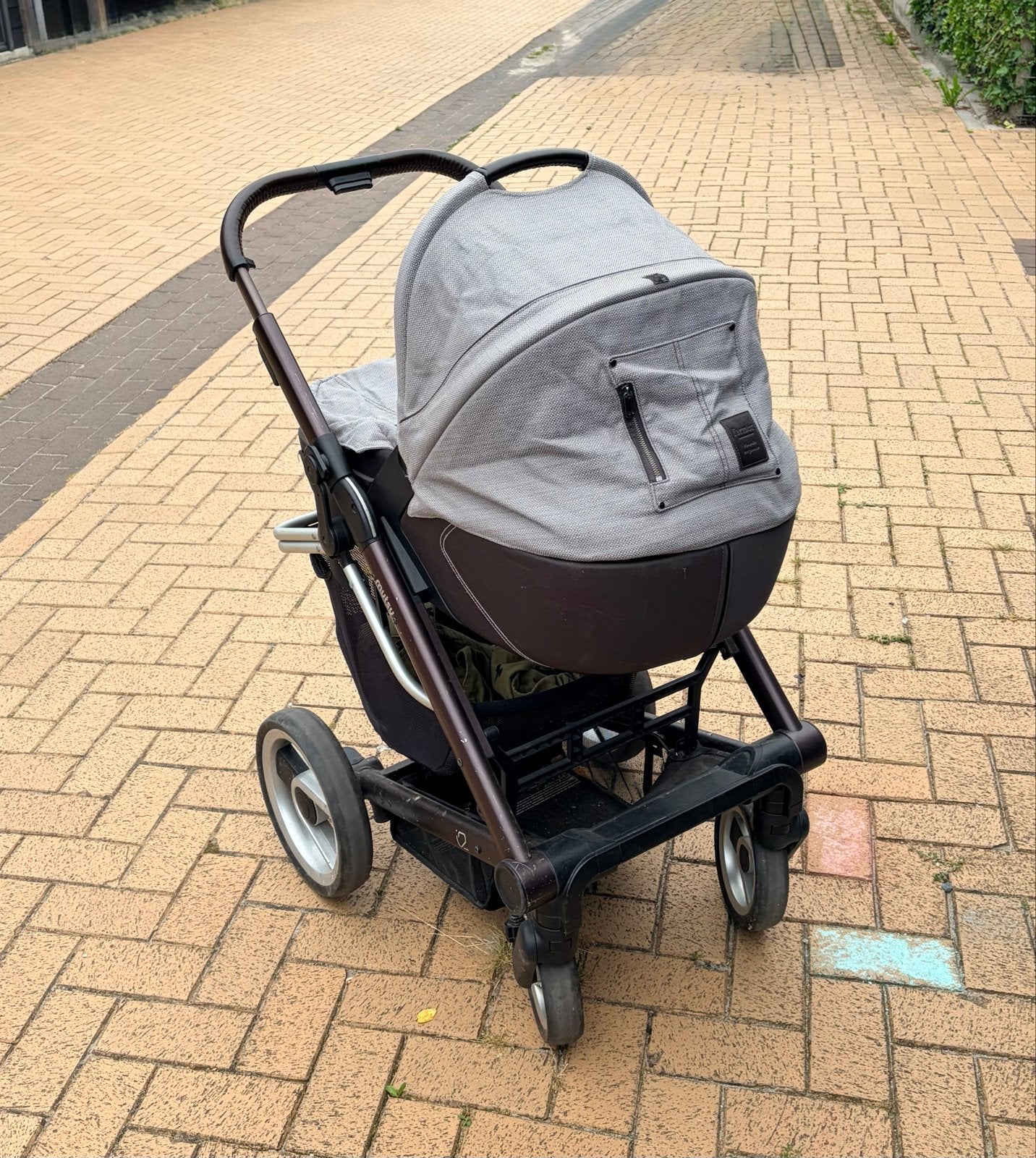 Mutsy i2 Combi Kinderwagen met Reiswieg en Wandelwageninzet, Ophalen, Gebruikt, Combiwagen, Met reiswieg