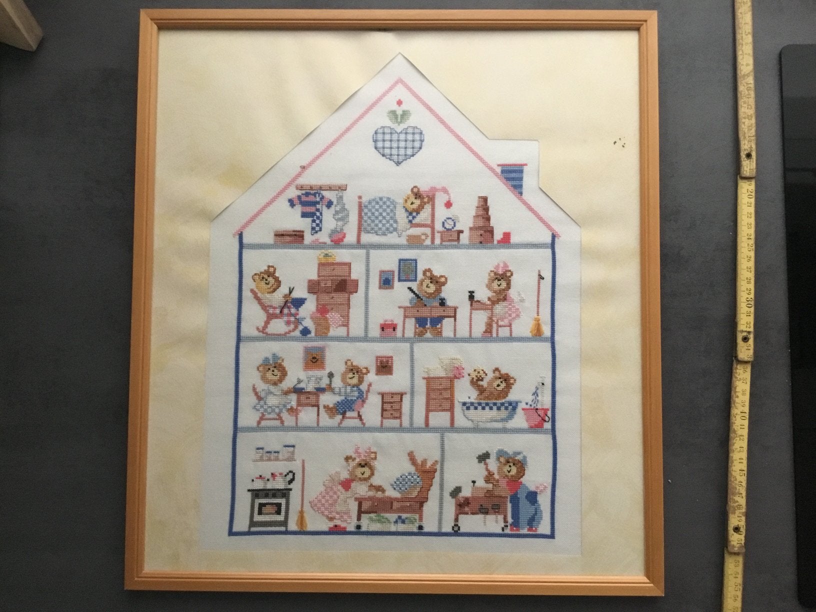 Geborduurde schilderij van een berenhuis., Hobby en Vrije tijd, Ophalen of Verzenden, Zo goed als nieuw, Overige typen