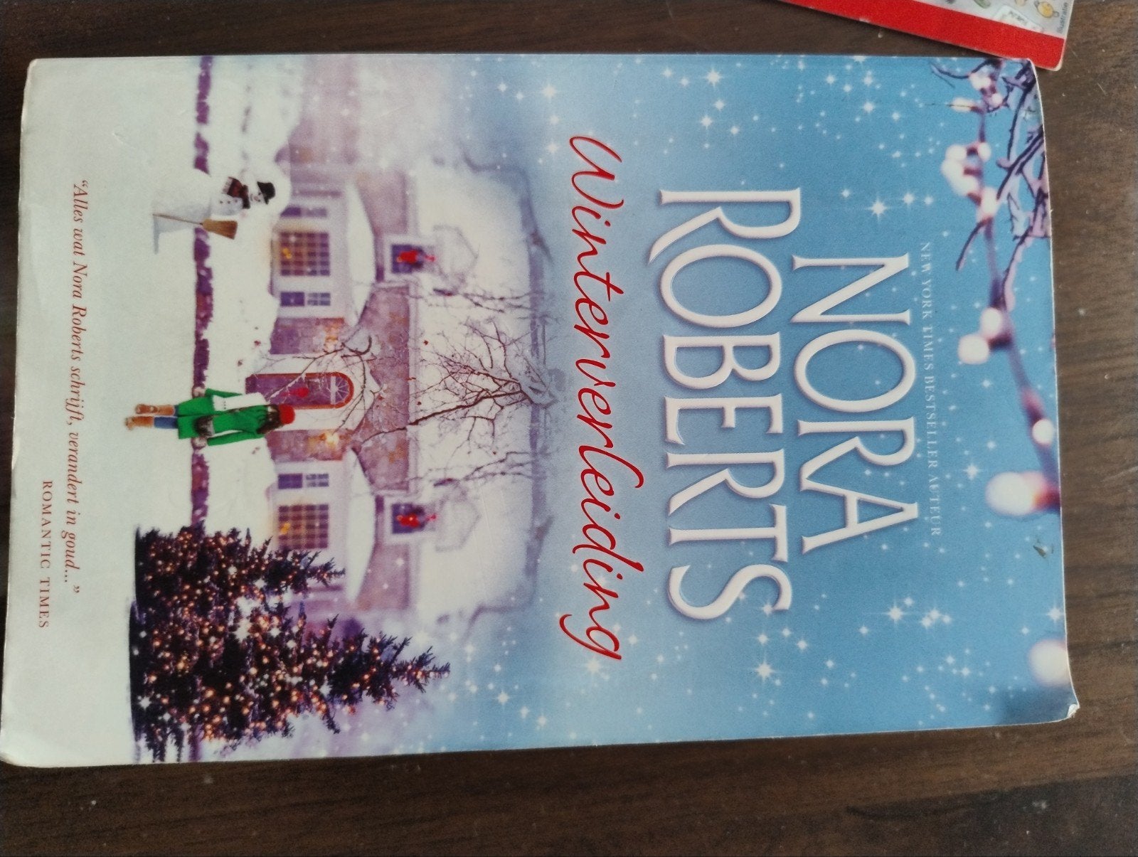 Nora Roberts - Winterverleiding, Boeken, Romans, Gelezen, Ophalen of Verzenden