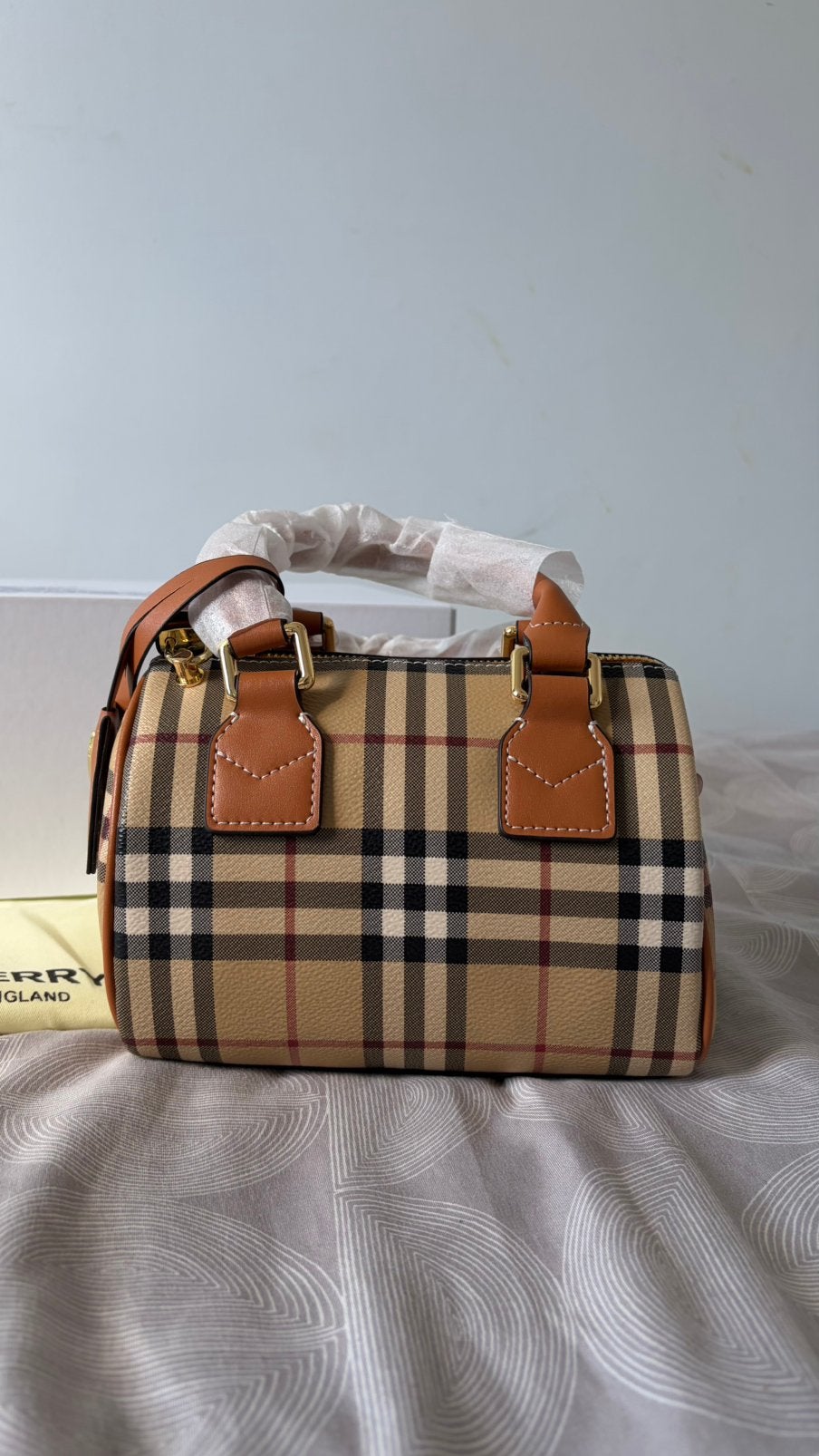 Burberry Check Mini Bowling Tas Beige/Cognac, Sieraden, Tassen en Uiterlijk, Tassen | Damestassen, Ophalen of Verzenden, Zo goed als nieuw