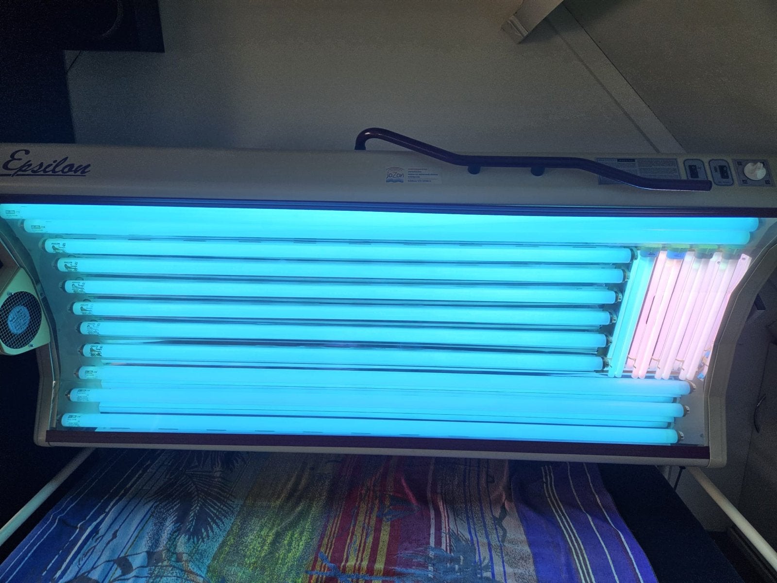 Zonnehemel Epsilon met gezichtsbruiner en bodycooler, Ophalen, Gebruikt, Zonnebank enkelzijdig, 10 tot 15 lampen