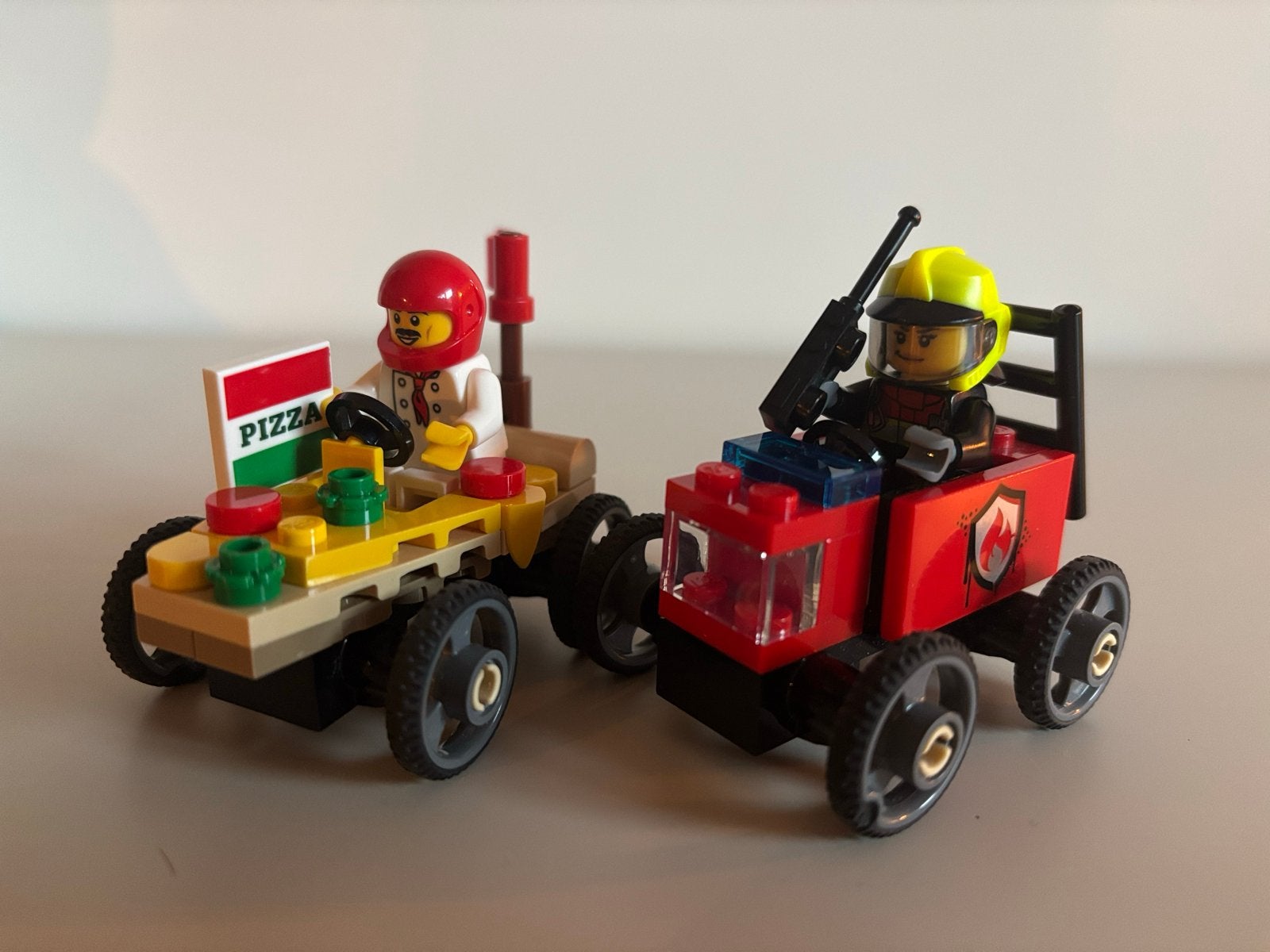 Lego City Mini Voertuigen: Pizzabezorger & Brandweer, Ophalen of Verzenden, Zo goed als nieuw, Overige merken