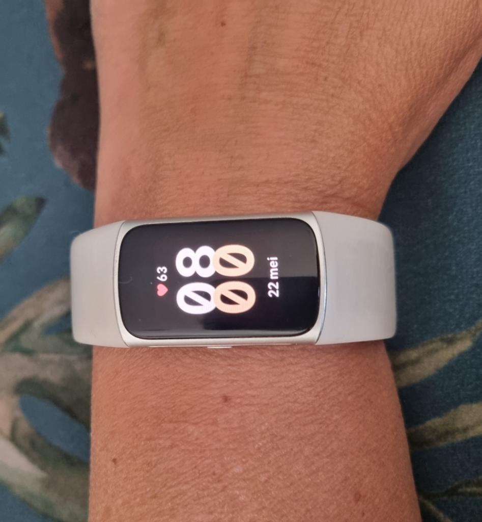 Fitbit Charge 6 - Activity Tracker - Porselein incl. oplader, Gebruikt, Wit, Ophalen of Verzenden, Fitbit