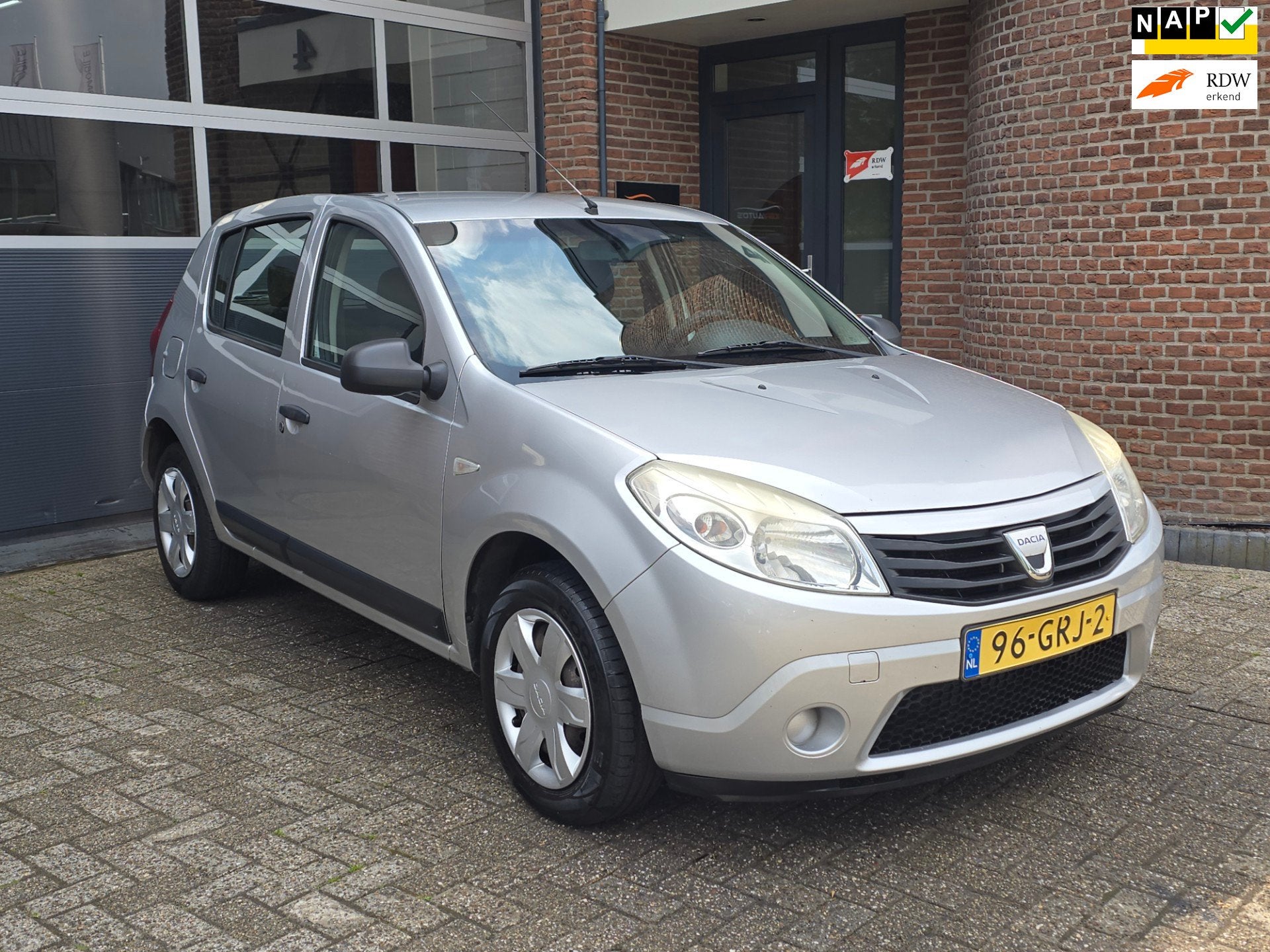 Dacia Sandero 1.6 Ambiance Airco |5DR |Apk, Auto's, Voorwielaandrijving, 1011 kg, 4 cilinders, Startonderbreker
