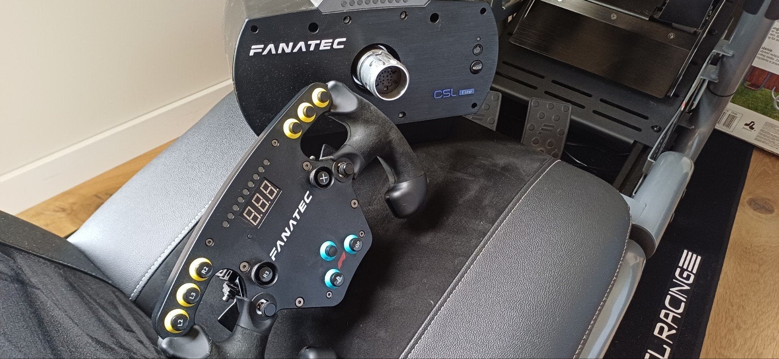 Fanatec CSL Elite Racing Wheel + CSL Elite Pedalen, Ophalen, Racestuur, Force feedback, Zo goed als nieuw