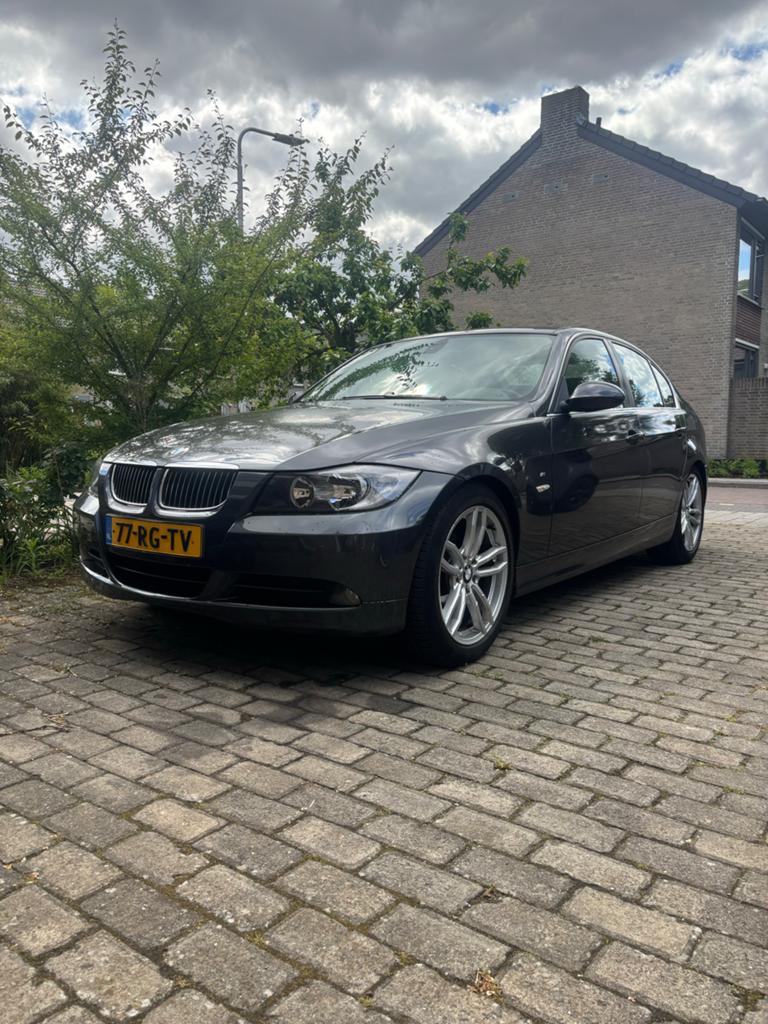 BMW 3-Serie 2.5 I 325 AUT 2005 Grijs, Auto's, BMW, Particulier, 3-Serie, Benzine, D, Sedan, Automaat, Origineel Nederlands, Zilver of Grijs