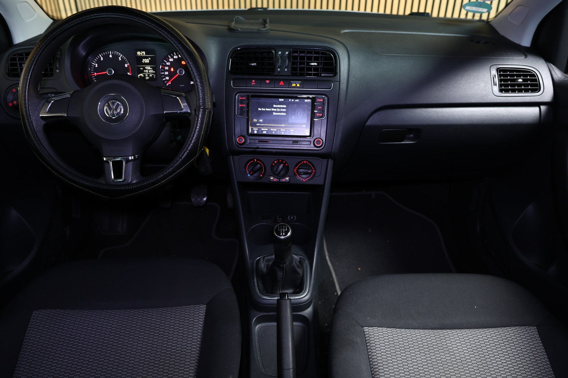 Volkswagen Polo 1.2 Easyline AVM CARPLAY AIRCO BLUETOOTH AUX, Auto's, Volkswagen, Voorwielaandrijving, Euro 5, 967 kg, 40 €/maand