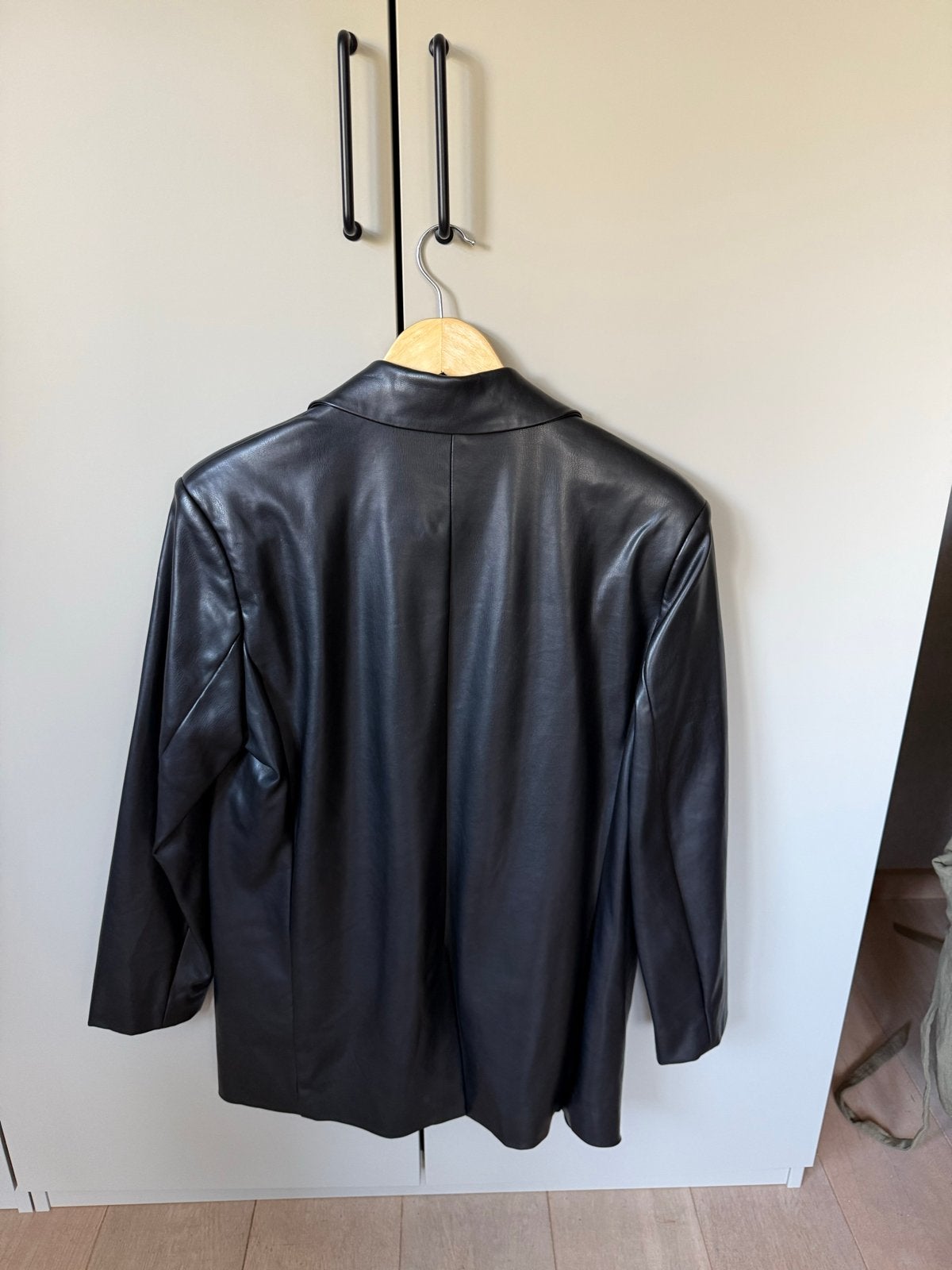 ONLY Zwarte Faux Leren Blazer - Maat M, Kleding | Dames, Ophalen of Verzenden, Zo goed als nieuw, Maat 38/40 (M), Zwart