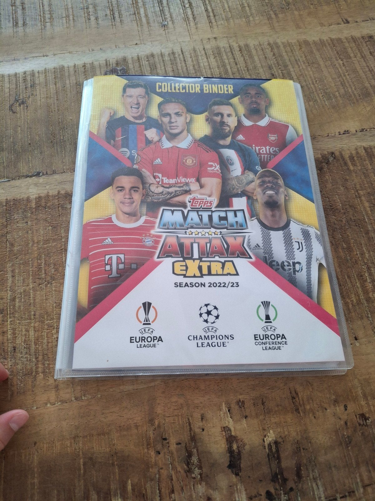 Panini FIFA 365 Adrenalyn XL 2024/25 voetbalplaatjes map, Verzamelen, Sportartikelen en Voetbal, Ophalen of Verzenden, Zo goed als nieuw