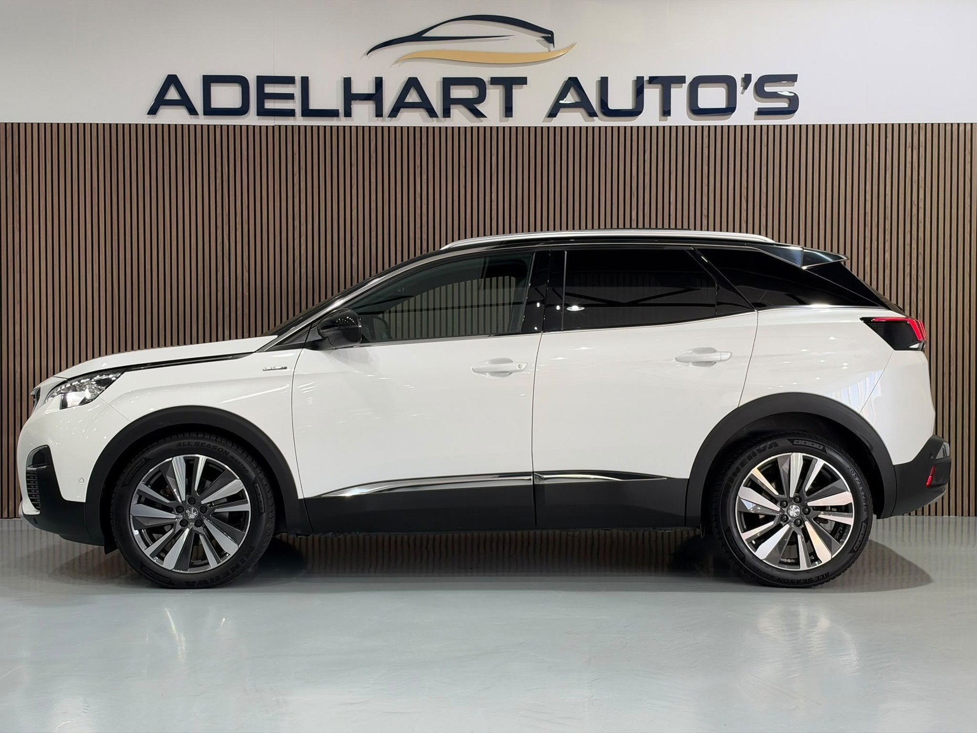 Peugeot 3008 1.2 PureTech GT Line Automaat / Panorama dak /, Dealer onderhouden, Gebruikt, 1199 cc, Wit