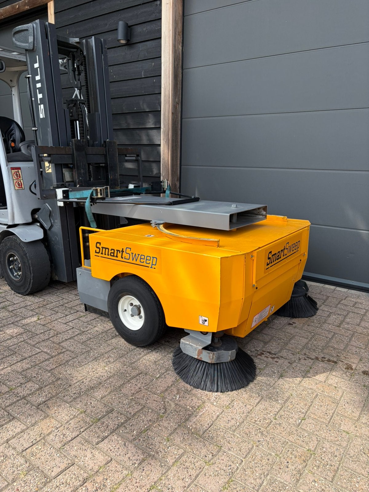 SmartSweep | Veegmachine heftruck/shovel aanbouw, Tuin en Terras, Veegmachines, Ophalen of Verzenden, Gebruikt, SmartSweep