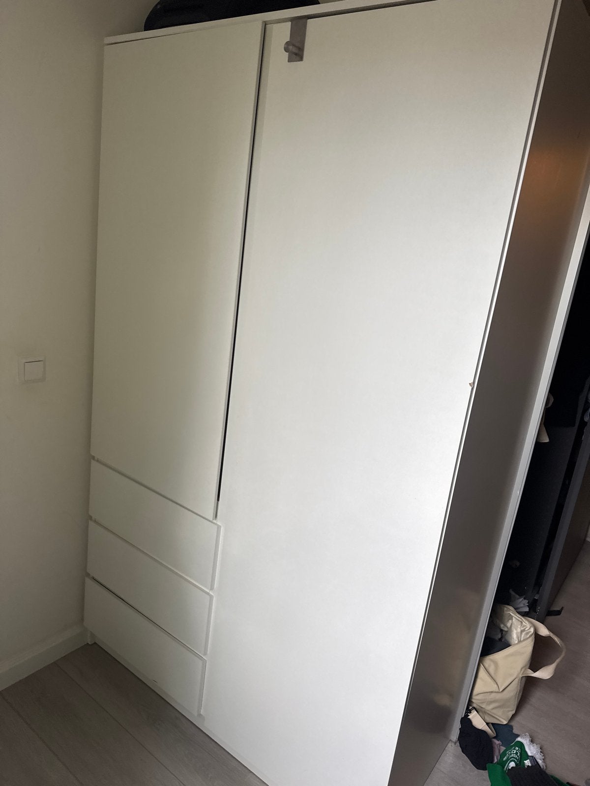 Witte kledingkast met lades en hangruimte, Ophalen, Gebruikt, 100 tot 150 cm, 200 cm of meer
