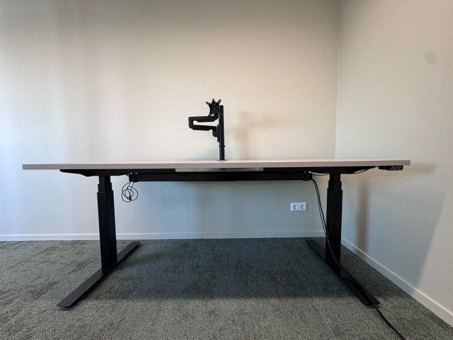 Elektrisch Zit-Sta Bureau met kabelgoot,stopcontact,279€/st, Gebruikt, Kabelgoot, Metaal, Ophalen of Verzenden