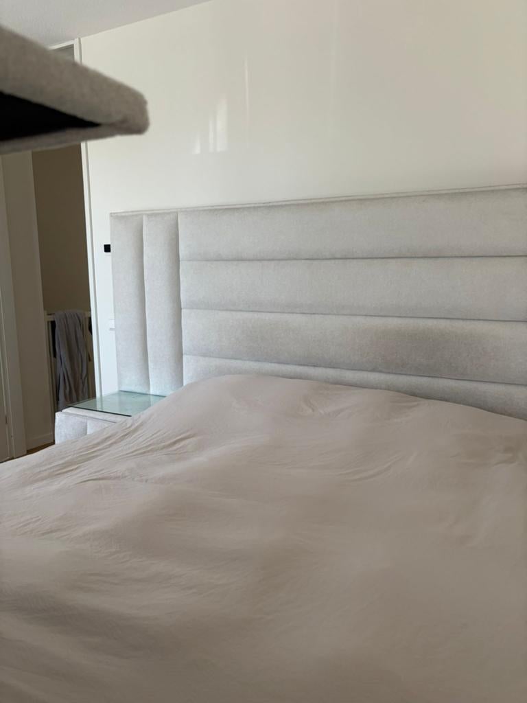 Zo goed als nieuw bed met geïntegreerde tv - 180x220 cm, Tweepersoons, Ophalen of Verzenden, Zo goed als nieuw, 180 cm