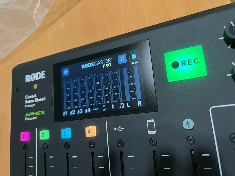 Rodecaster Pro met Rode NT1-A en Podmic, Muziek en Instrumenten, Microfoons, Ophalen, Zo goed als nieuw, Studiomicrofoon