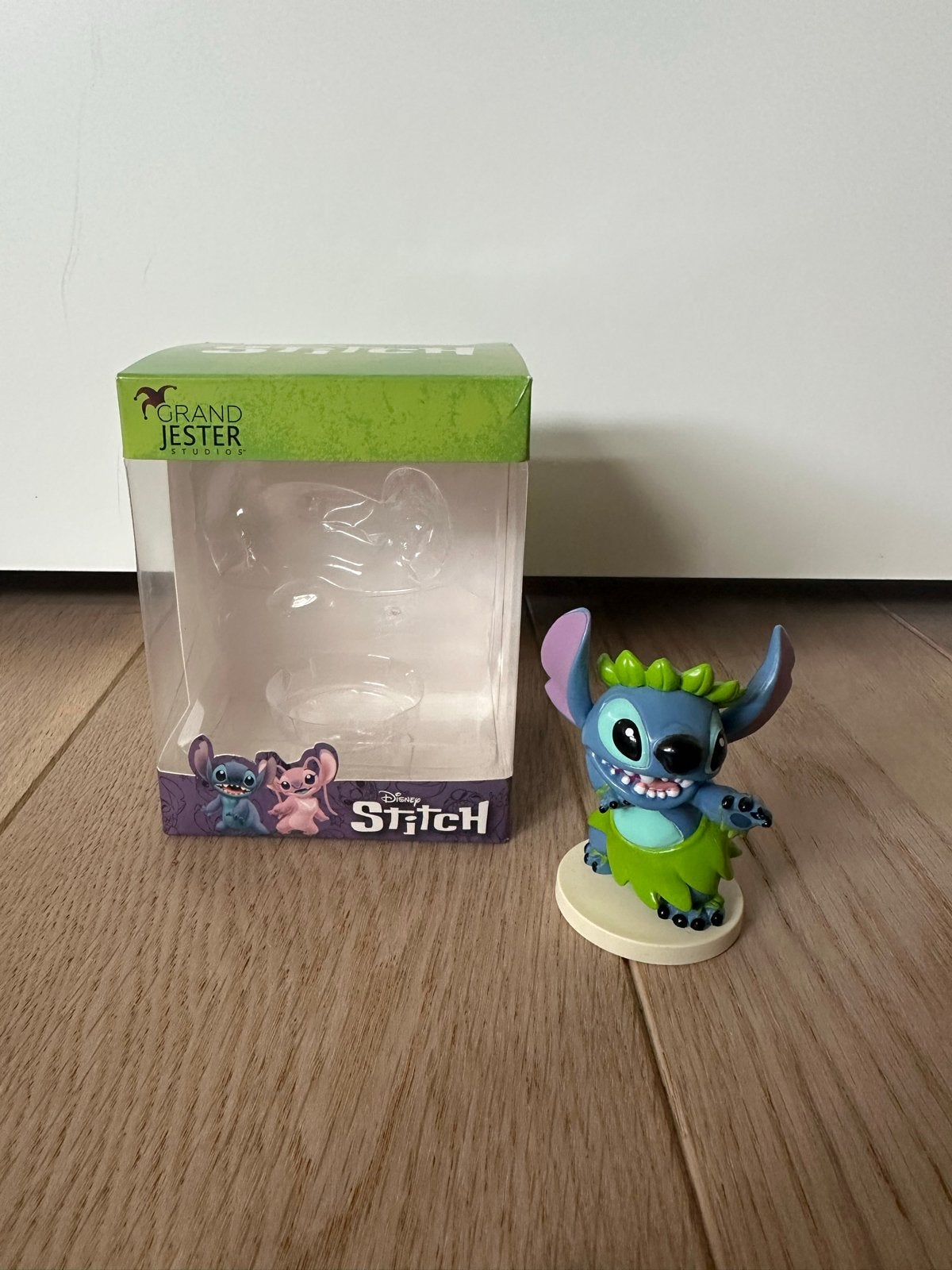 Disney Stitch Hula Figuur - Grand Jester Studios, Ophalen of Verzenden, Overige figuren, Nieuw, Beeldje of Figuurtje