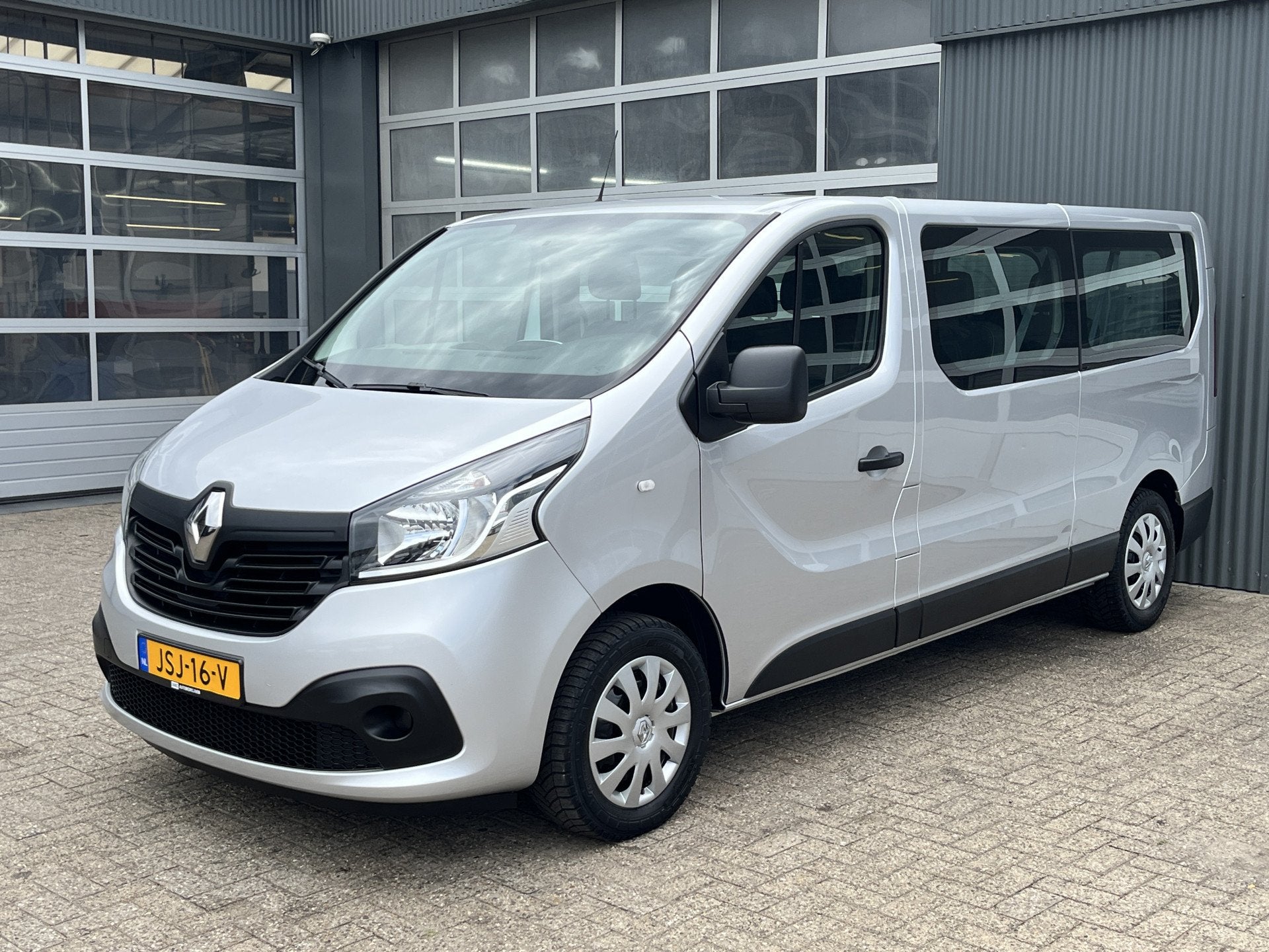 Renault Trafic Passenger 1.6 dCi 122pk Grand Intens Energy A, Auto's, Voorwielaandrijving, Stof, Gebruikt, 2000 kg