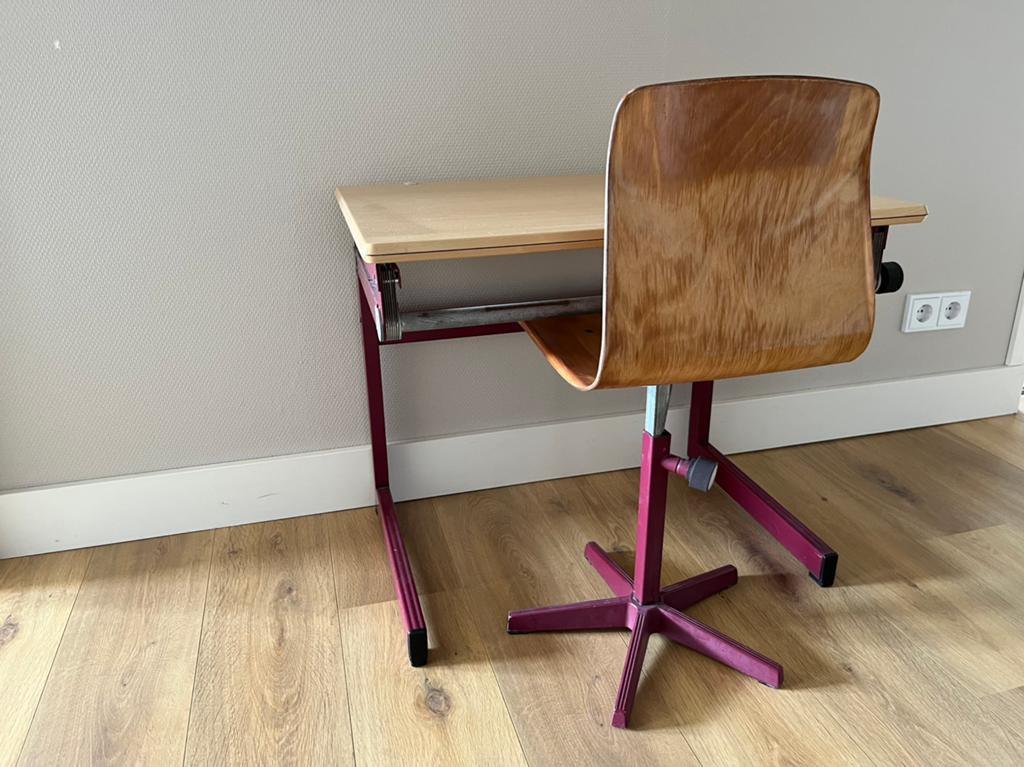 Vintage Schoolbureau met Stoel - Verstelbaar, Huis en Inrichting, Bureaus, Gebruikt, Hout, Schoolbureau, Ophalen of Verzenden