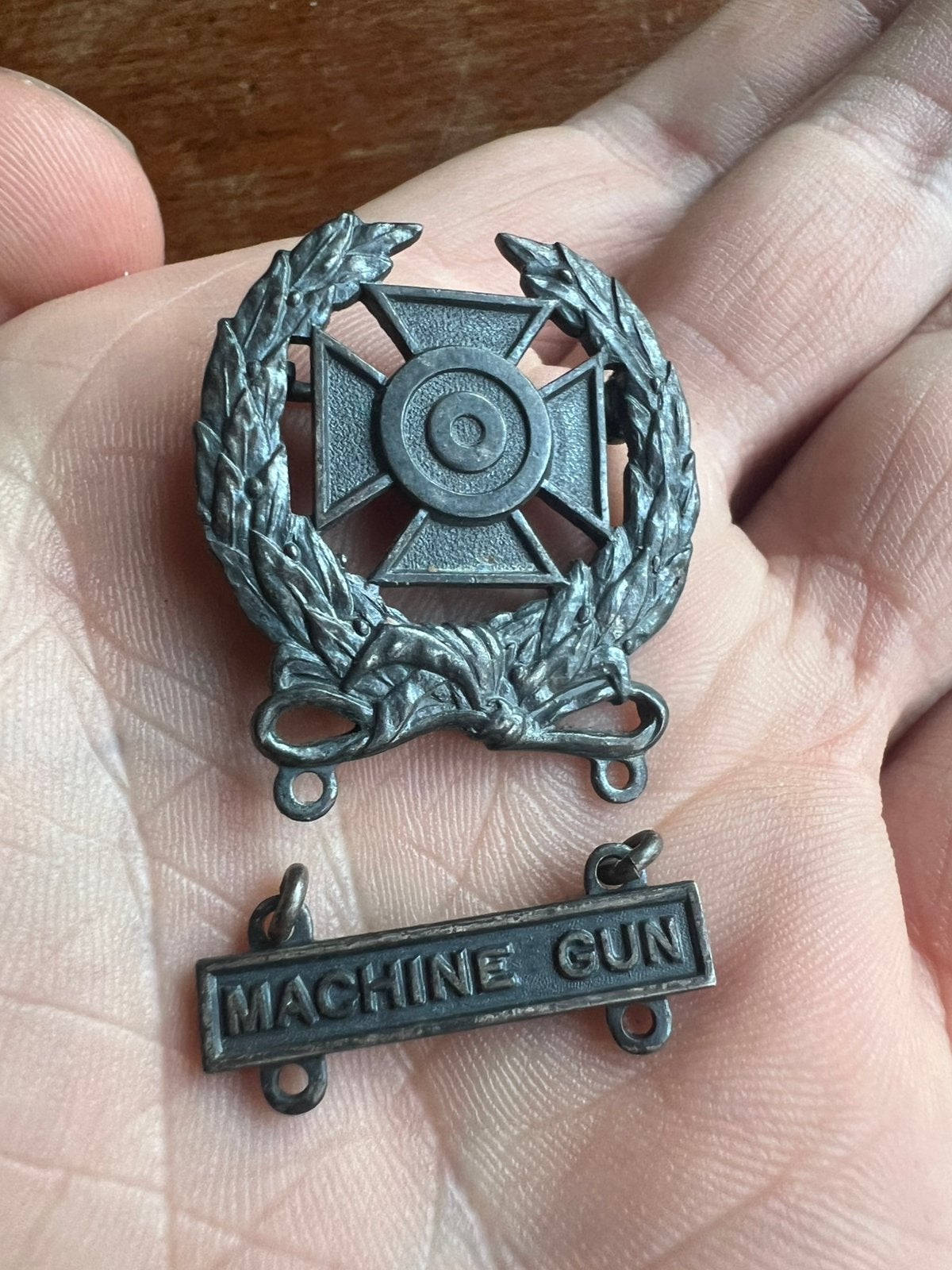 WO2 Amerikaans Expert Markmanship badge machine gun STERLING, Amerika, Verzenden, Embleem of Badge