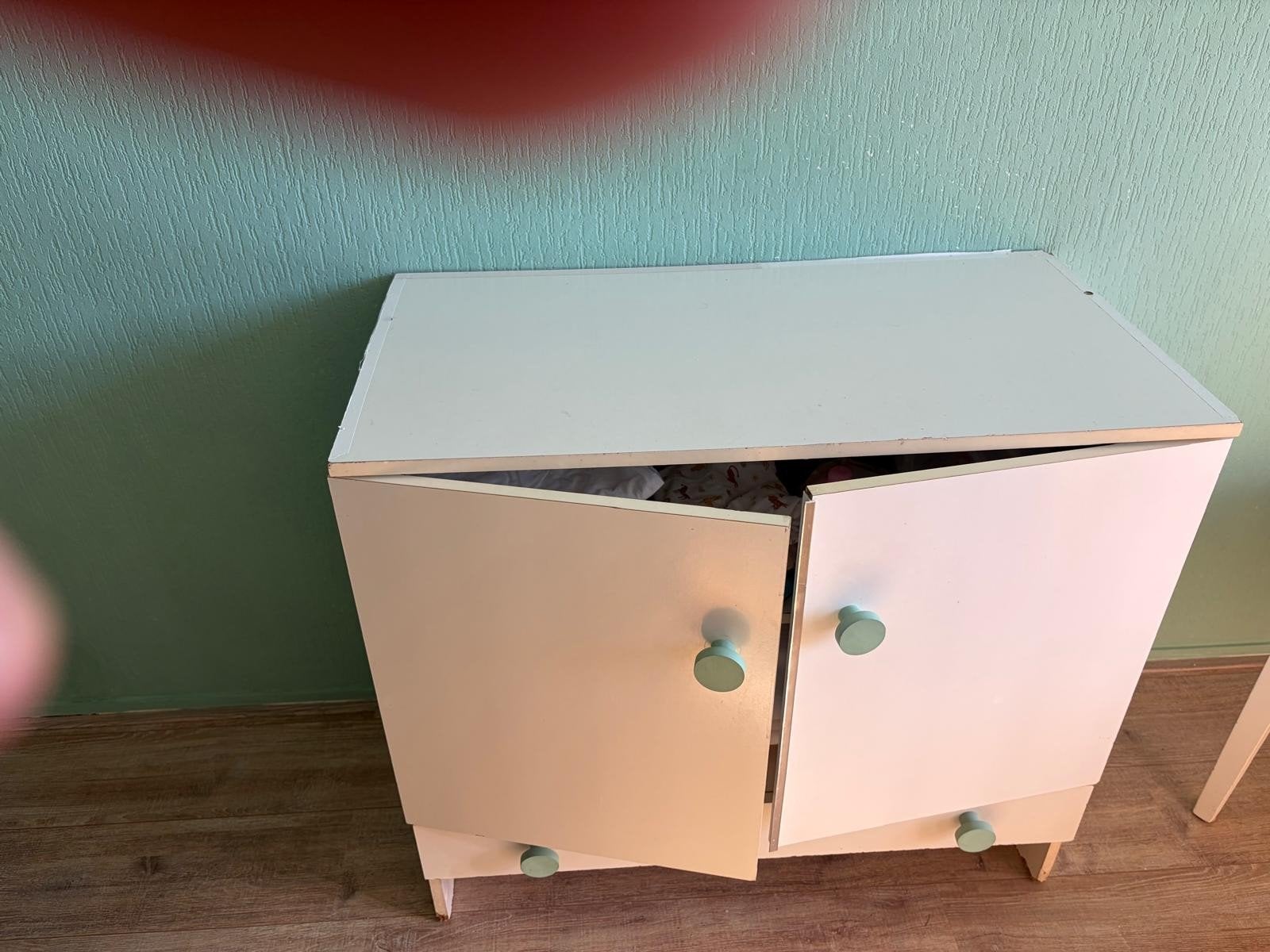 Wit kastje met mintgroene knopjes, Huis en Inrichting, Ophalen, Gebruikt