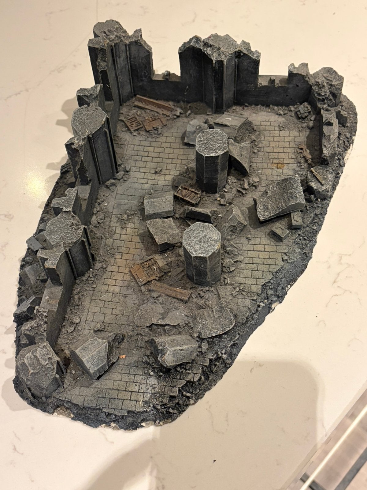 Forge World Ruined Censorium Building FWF037–40K Terrain OOP, Gebruikt, Ophalen of Verzenden, Warhammer 40000, Geverfd