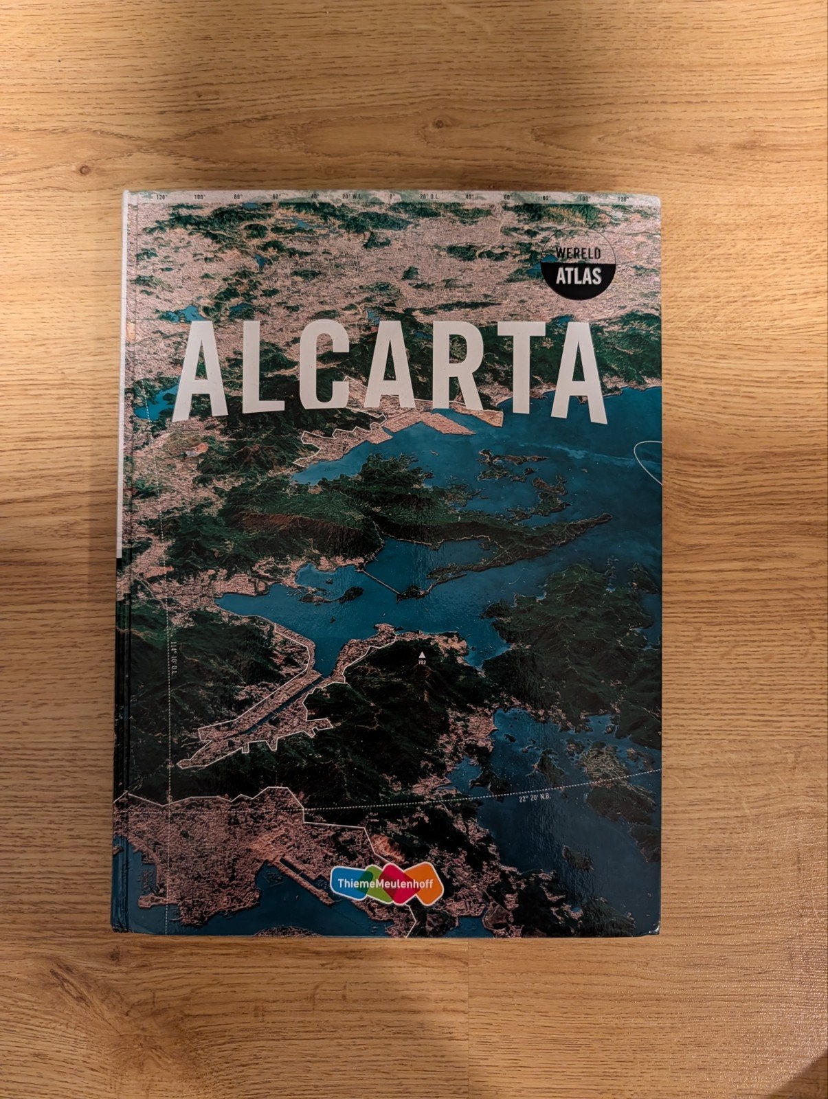 Alcarta Wereldatlas - Thiememeulenhoff 2021 9789006140828, Boeken, Overige atlassen, Ophalen of Verzenden, Zo goed als nieuw, 1800 tot 2000