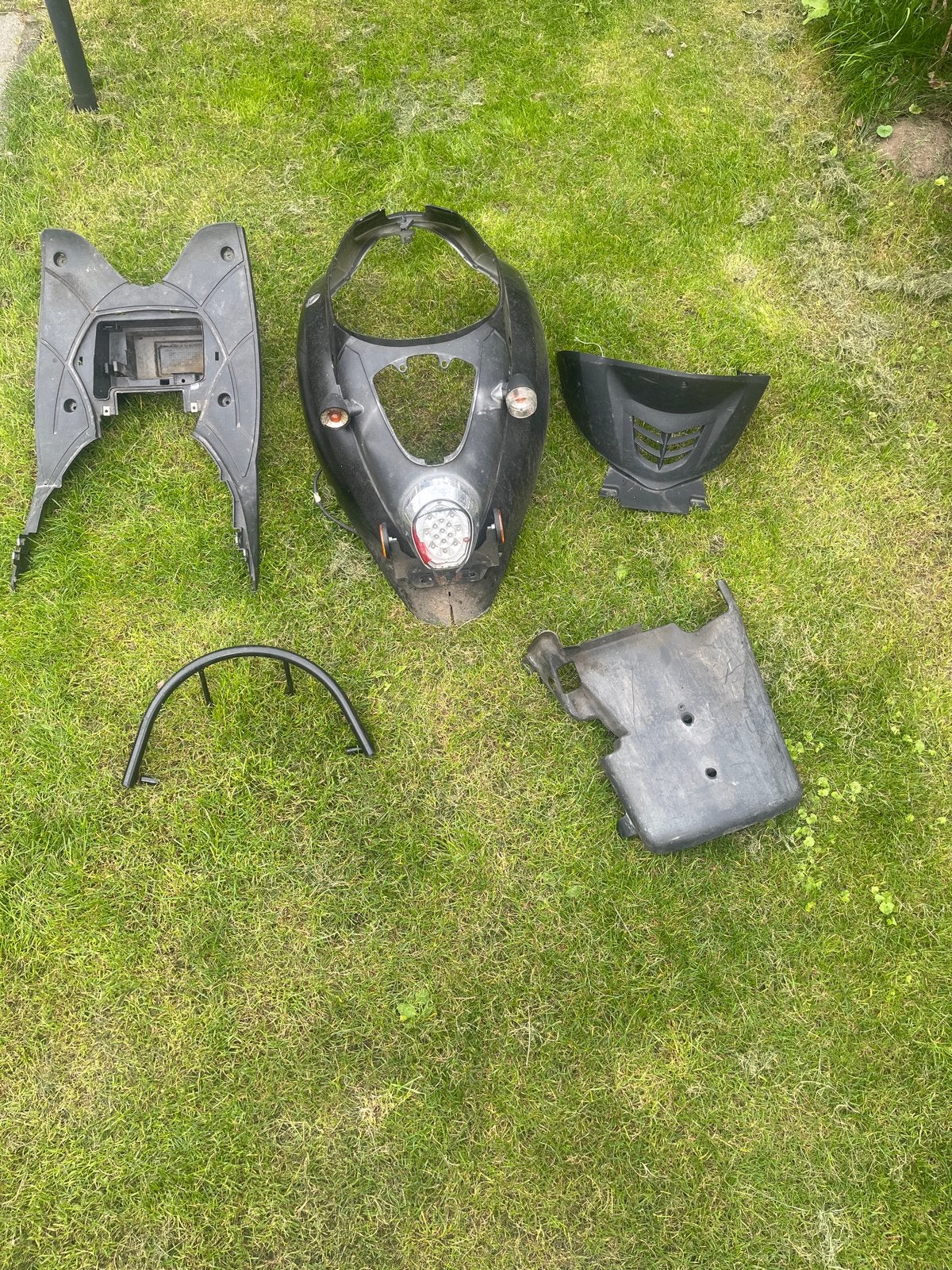 Gebruikte onderdelen Sym Mio - Diverse kappen en accessoires, Ophalen of Verzenden, Gebruikt, Kap, SYM
