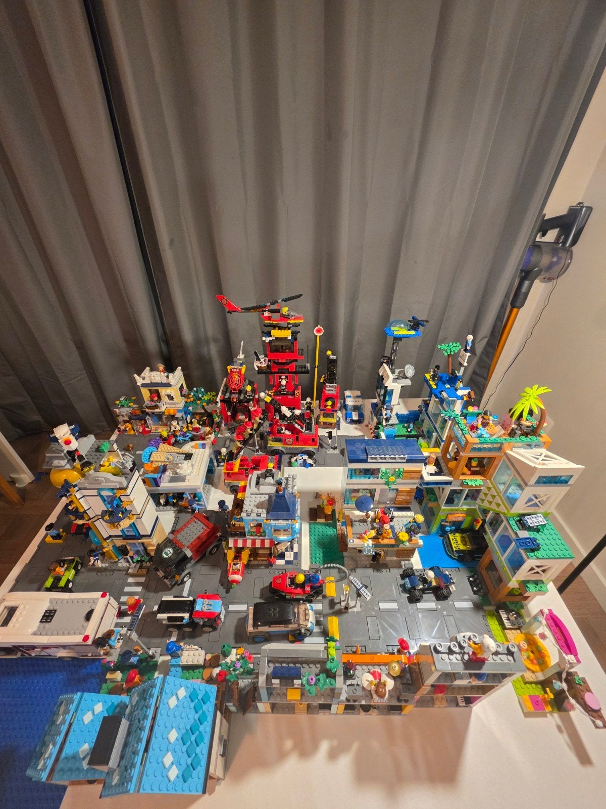 Grote Lego Stad met diverse gebouwen en voertuigen, Ophalen of Verzenden, Gebruikt, Overige merken