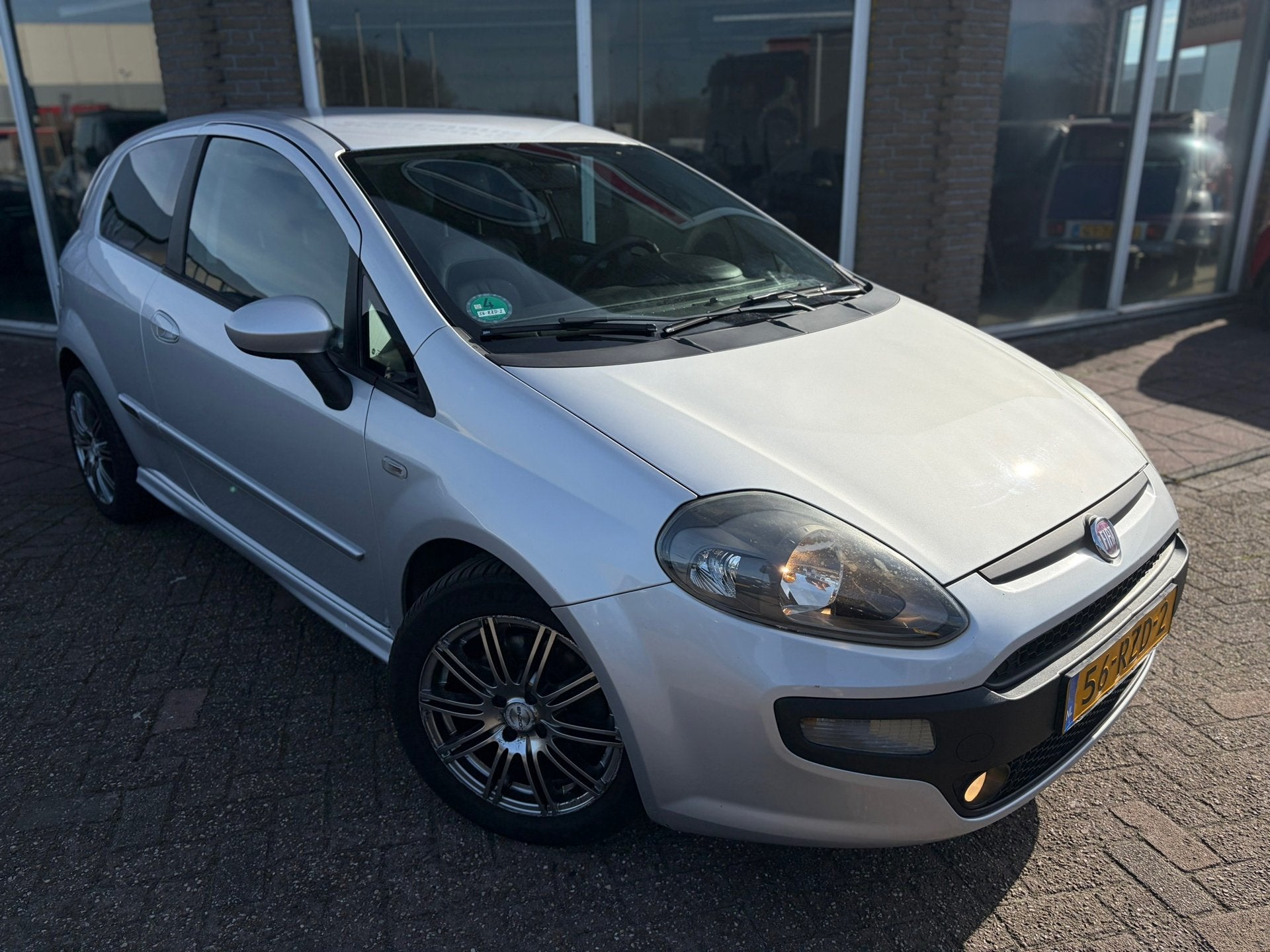 Fiat Punto Evo 1.3 M-Jet Racing - Leder - Clima - Cruise - Z, Auto's, Fiat, Voorwielaandrijving, Euro 5, Gebruikt, Zwart