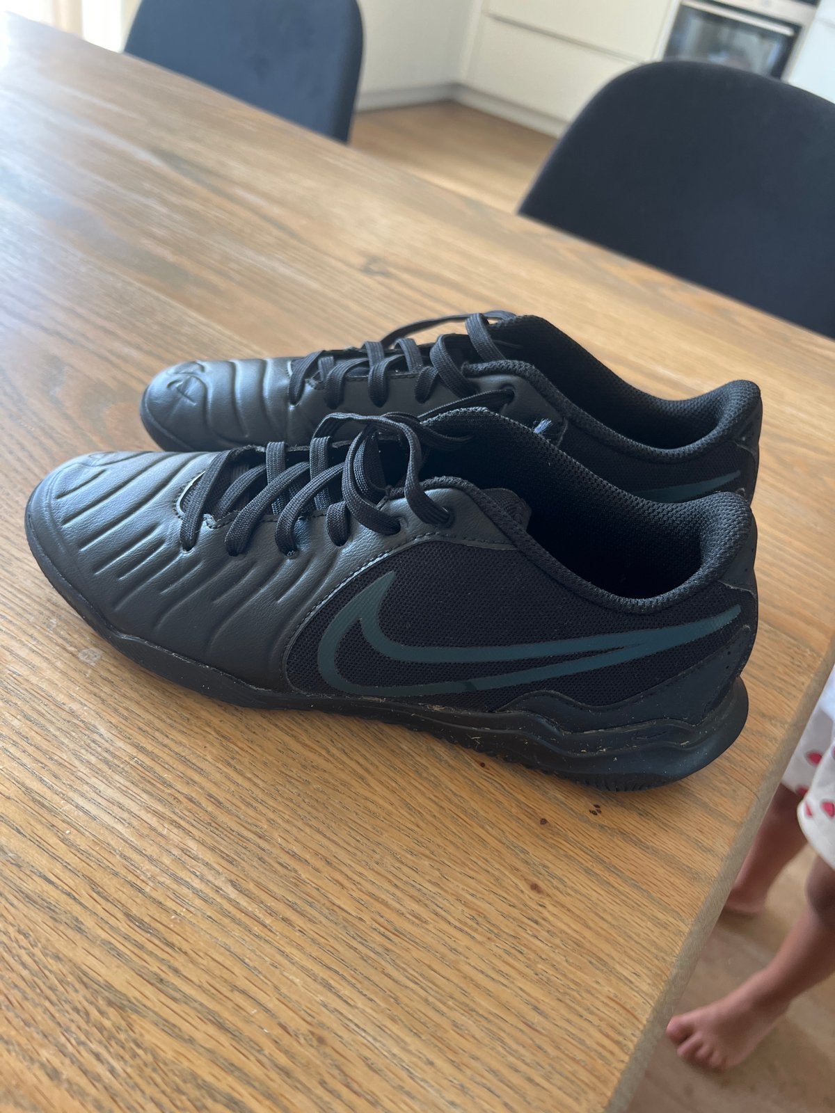 Nike zaalvoetbalschoenen maat 37.5, Ophalen of Verzenden, Gebruikt, Schoenen