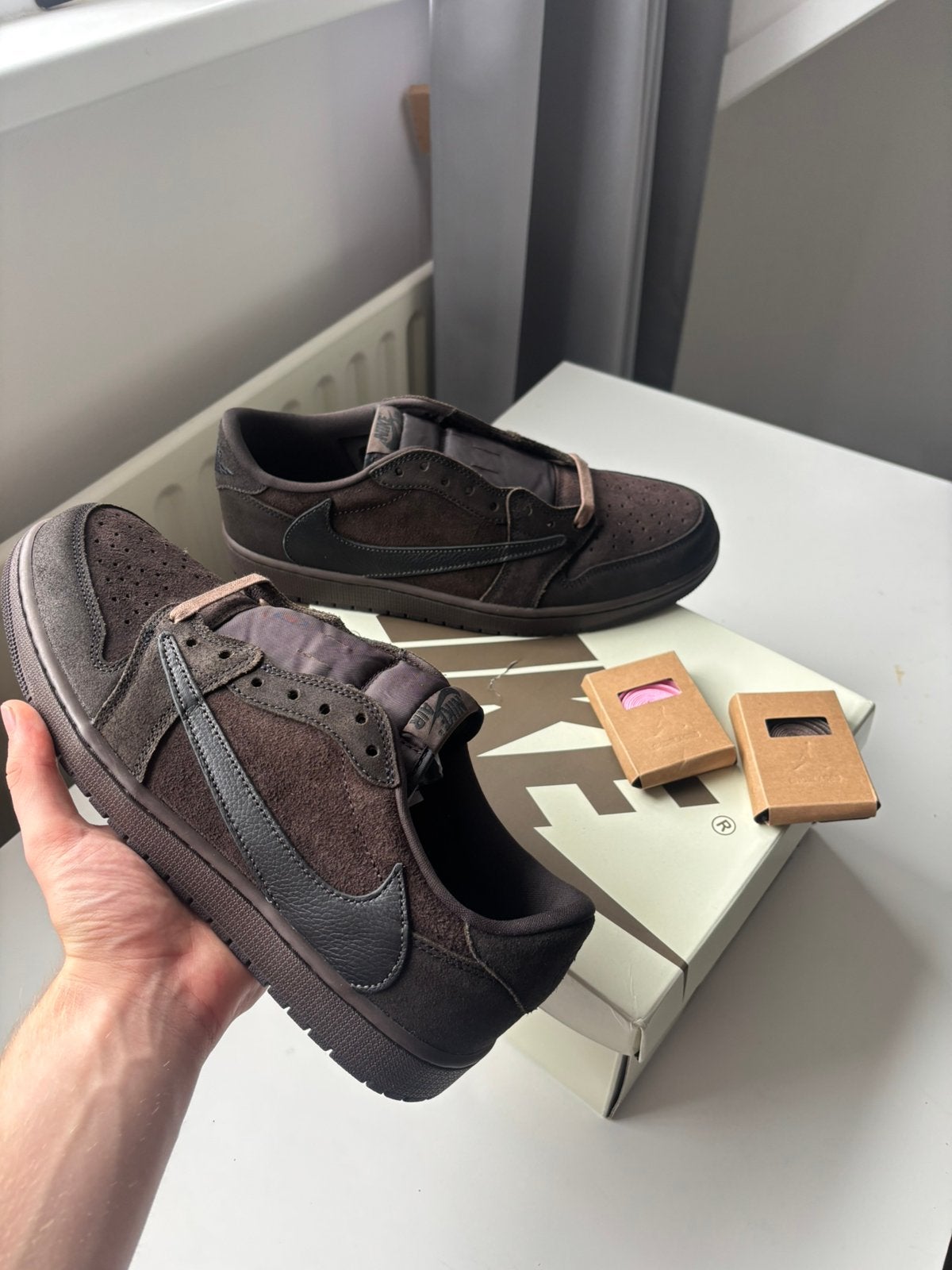 Nike Air Jordan 1 Low x Travis Scott Reverse Mocha, Bruin, Ophalen of Verzenden, Sneakers of Gympen, Zo goed als nieuw
