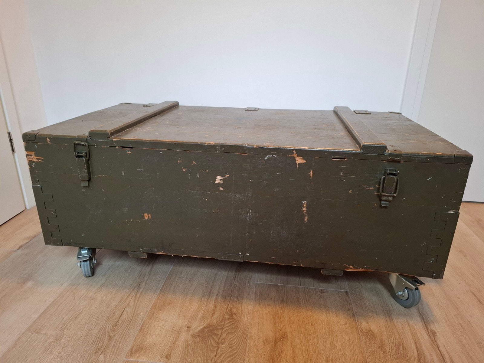 Vintage Legerkist op wielen - Olijfgroen Houten Kist, Ophalen, Gebruikt, 100 tot 150 cm, 5 – 50