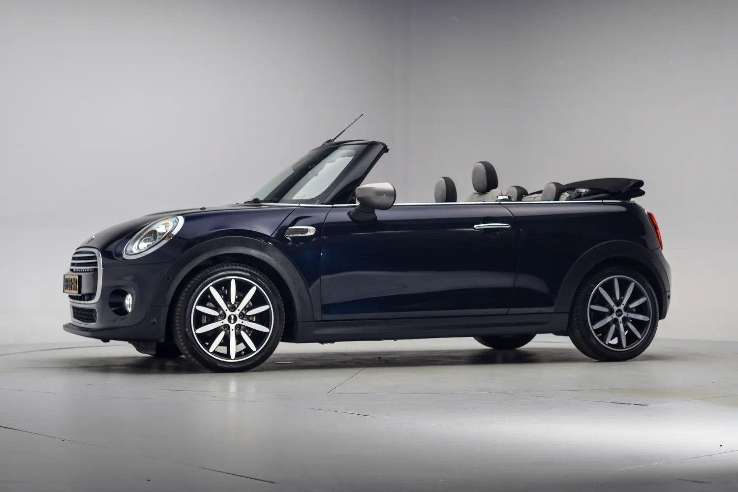 Foto 2 van MINI Cabrio 1.5 Cooper Chili Aut. [ LED Half leder Harman/Ka