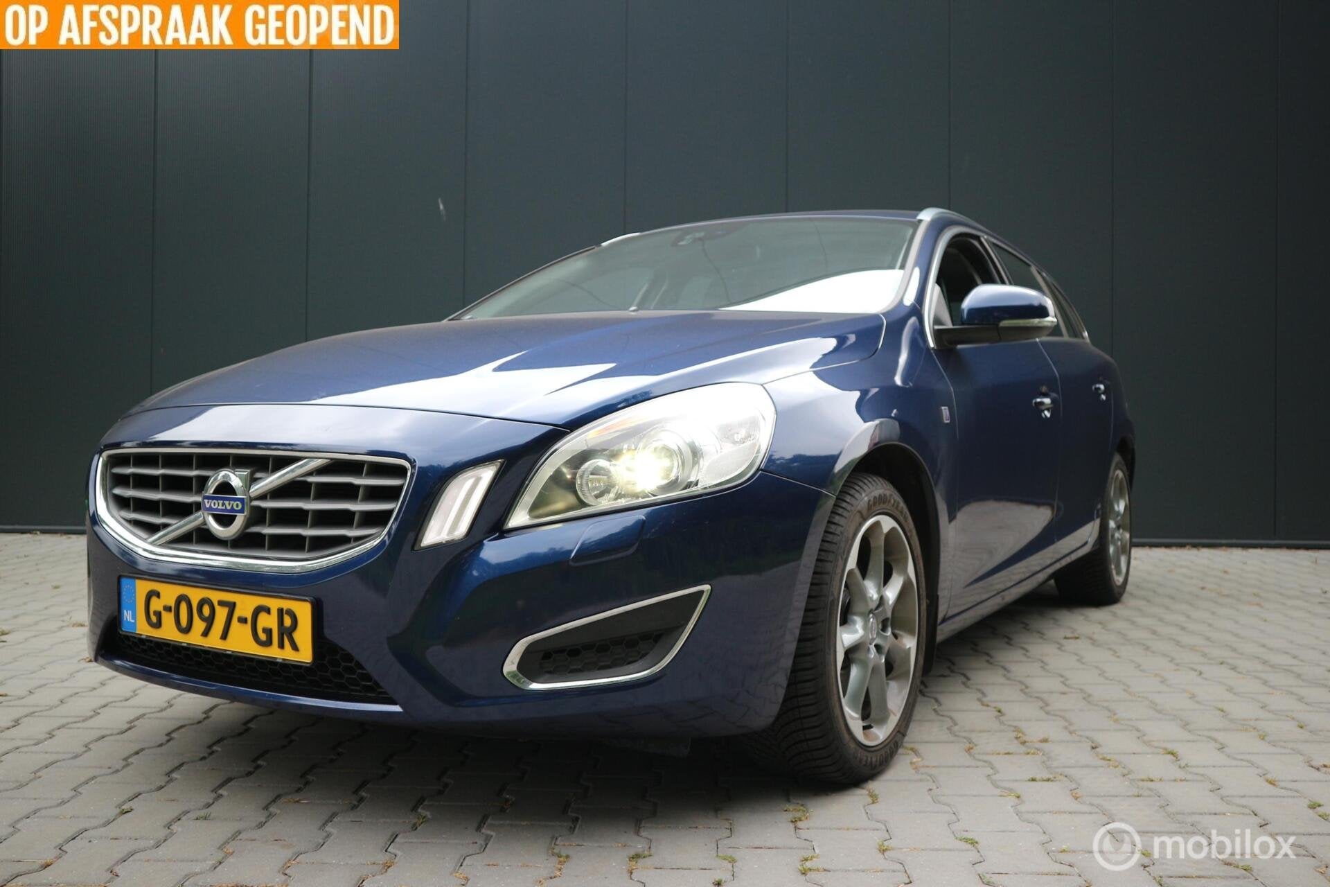 Volvo V60 1.6 T3 Ocean Race XENON/LEDER/TREKHAAK/PDC, Auto's, Volvo, Voorwielaandrijving, 15 km/l, Gebruikt, LED verlichting