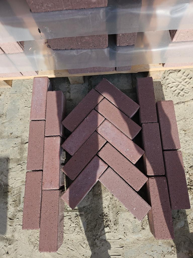 Beton dikformaat rood paars, Ophalen, Beton, Klinkers