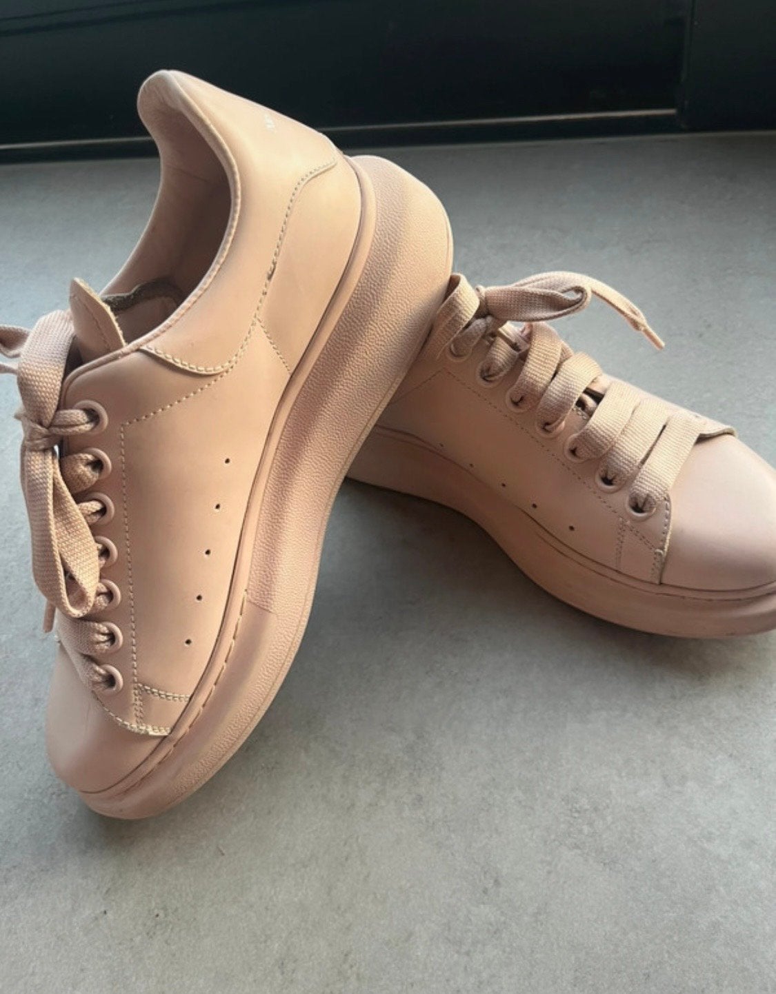 Alexander McQueen Sneakers - Roze/Nude, Kleding | Dames, Ophalen of Verzenden, Zo goed als nieuw, Roze, Sneakers of Gympen