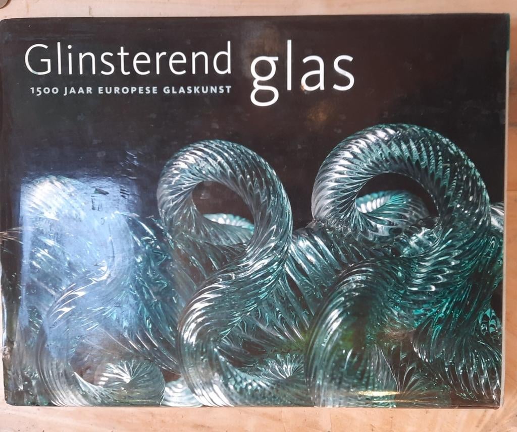 Glinsterend Glas: 1500 jaar Europese glaskunst, Boeken, Ophalen of Verzenden, Zo goed als nieuw, Overige onderwerpen, Jet Pijzel-Dommisse, Titus M. Eliëns