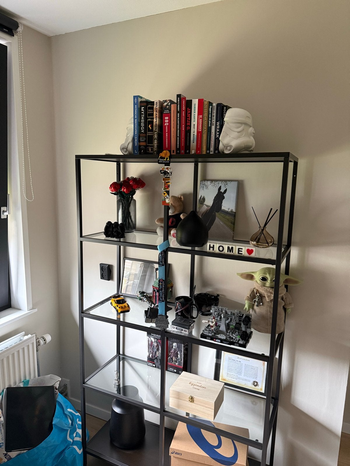 Stijlvolle Zwarte Metalen Boekenkast met Glazen Planken, Huis en Inrichting, Kasten | Boekenkasten, Ophalen, Met plank(en), 200 cm of meer