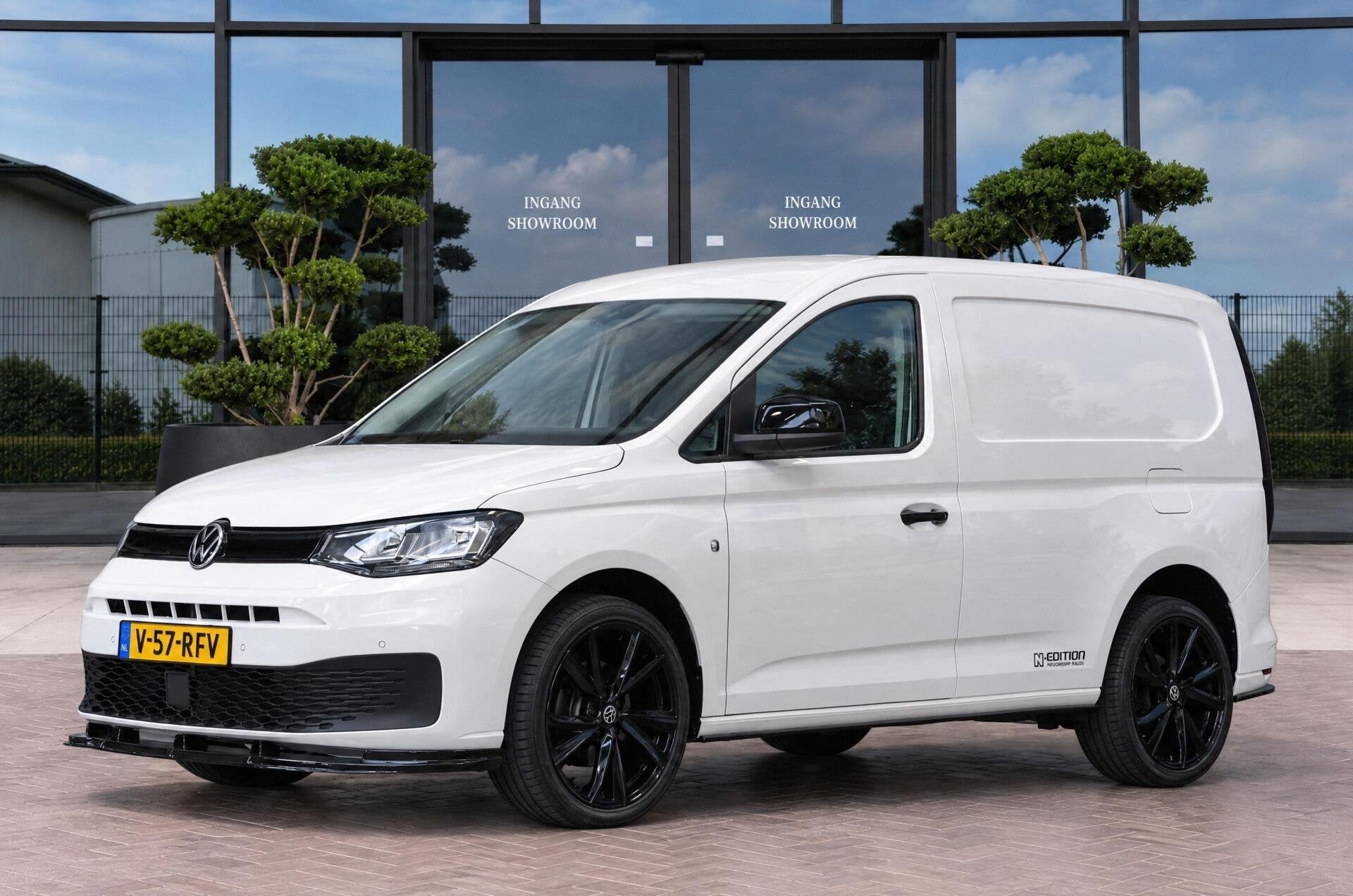 Volkswagen Caddy Cargo 1.5 TSI N-EDITION | LEDER | PDC, Auto's, Automaat, Dealer onderhouden, Zwart, 4 cilinders