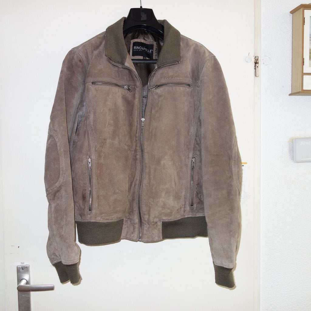 Rino & Pelle Suede Jas - Maat 52 – Design in Italy – Taupe, Kleding | Heren, Ophalen of Verzenden, Gedragen, Maat 52/54 (L), Bruin