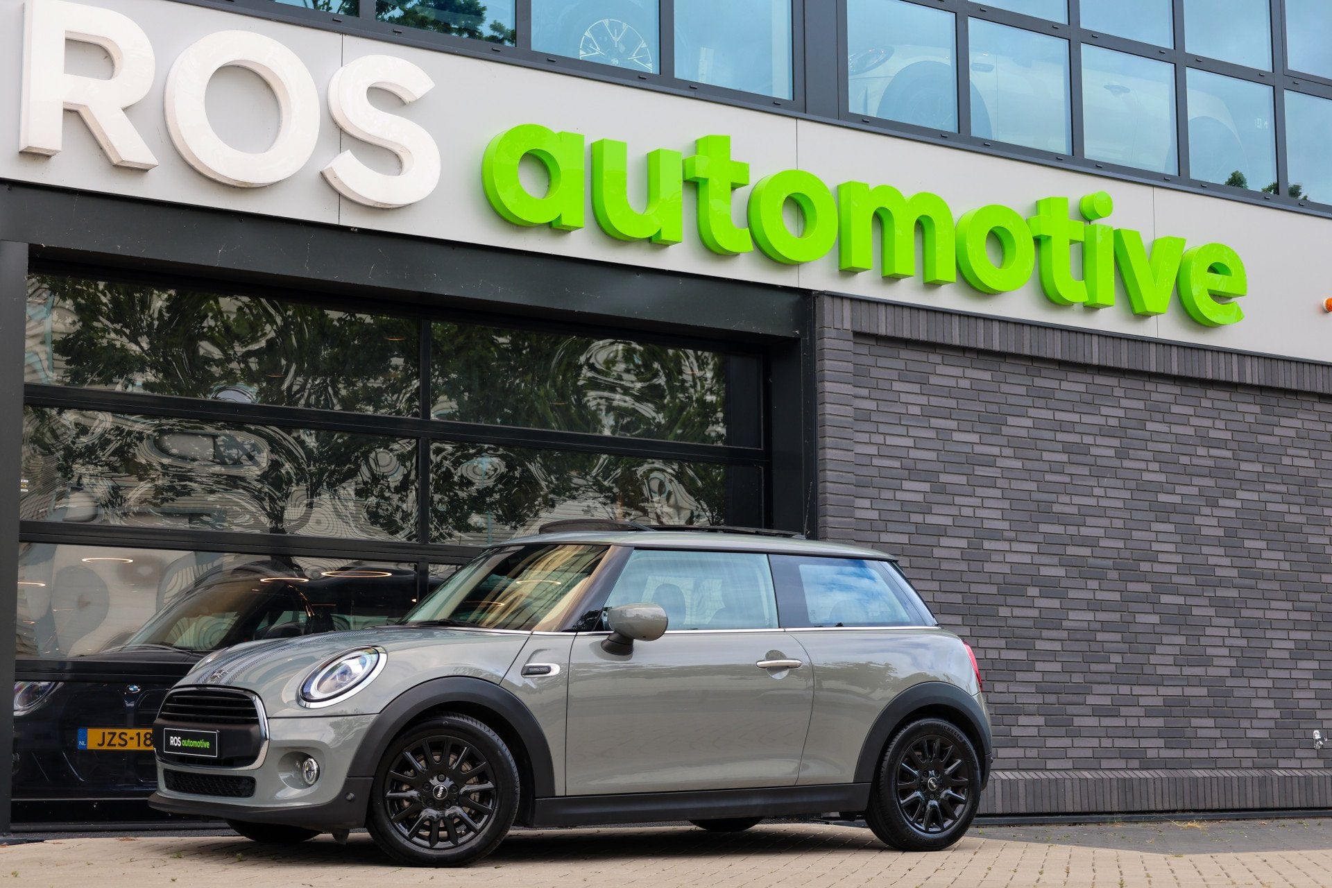 MINI 3-deurs 1.5 One | PANO | CARPLAY | PDC | CRUISE |, Auto's, Mini, 4 stoelen, Leder en Stof, 102 pk, Grijs
