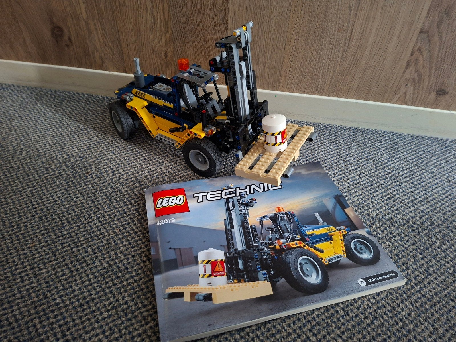 Lego Technic 42079 robuuste heftruck met handleiding