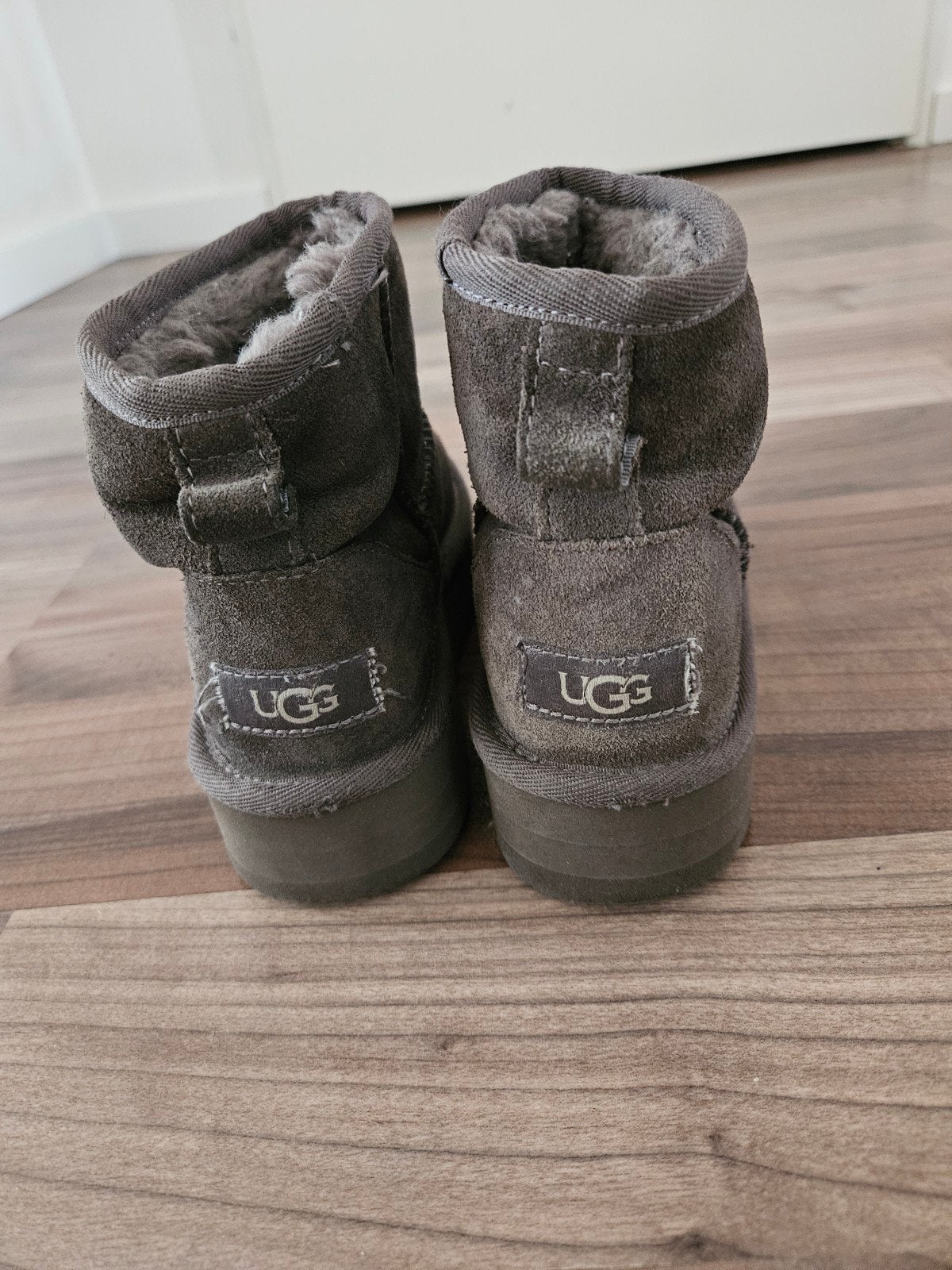UGG Laarzen Grijs - Maat 31, UGG, Jongen of Meisje, Ophalen of Verzenden, Zo goed als nieuw