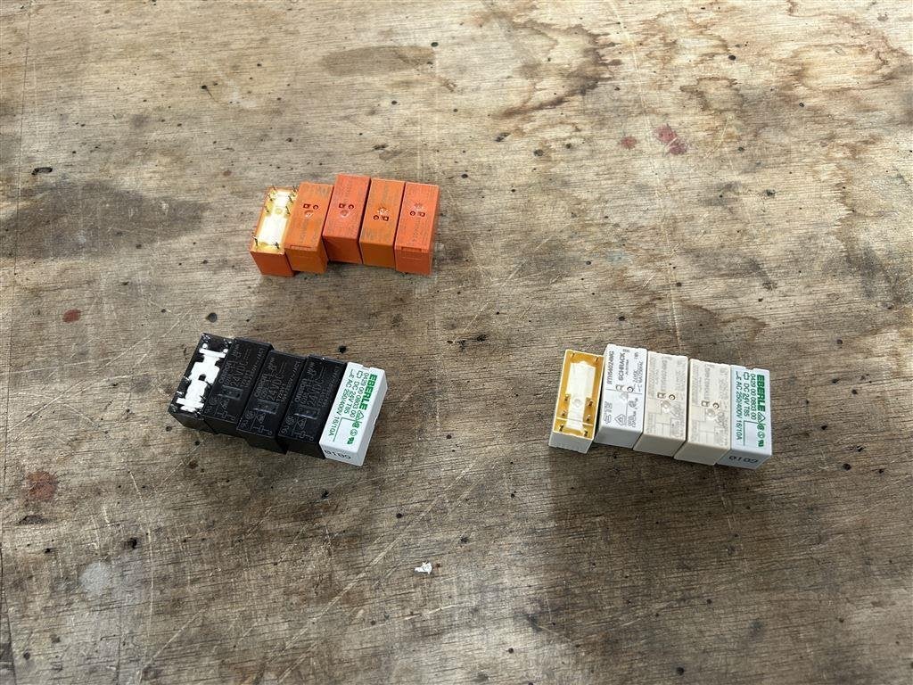 Relais 24V DC 16A 1x wissel contact 15 stuks, Ophalen of Verzenden, Gebruikt
