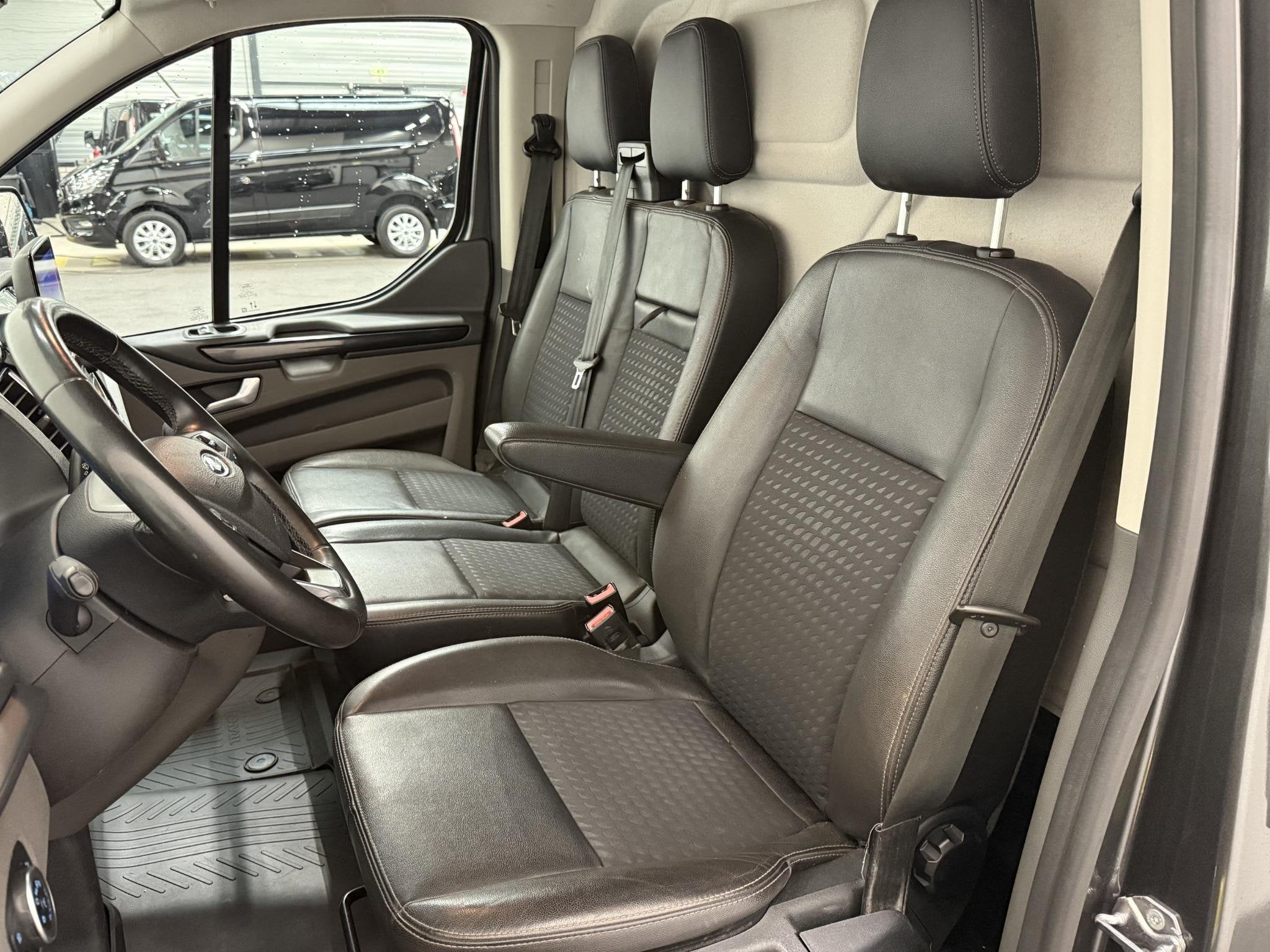 Ford Transit Custom 320 2.0 TDCI L2H1 Sport 170PK Automaat A, Euro 6, 4 cilinders, Leder en Stof, Bedrijf
