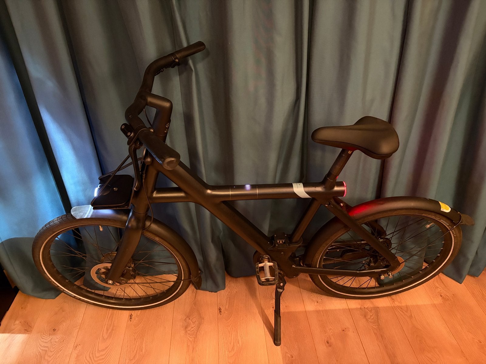 VanMoof X3 met Powerbank en 2-speed Autohub, Fietsen en Brommers, Elektrische fietsen, Ophalen, Zo goed als nieuw, 50 km per accu of meer