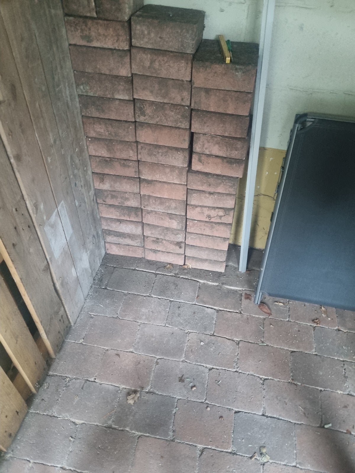 36 stuks gratis  20x20 terrastegels/klinkers, Tuin en Terras, Tegels en Klinkers, Ophalen, Beton, Klinkers
