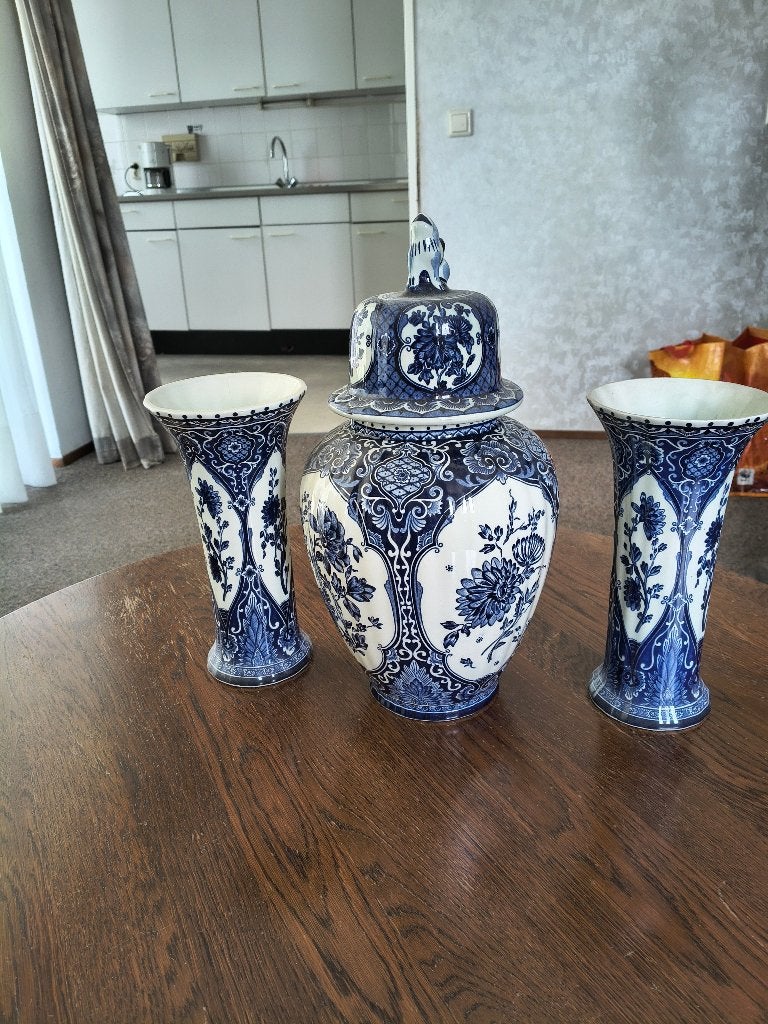 Set van 3 en 1 enkele Boch Delfts blauwe vazen, Antiek en Kunst, Ophalen